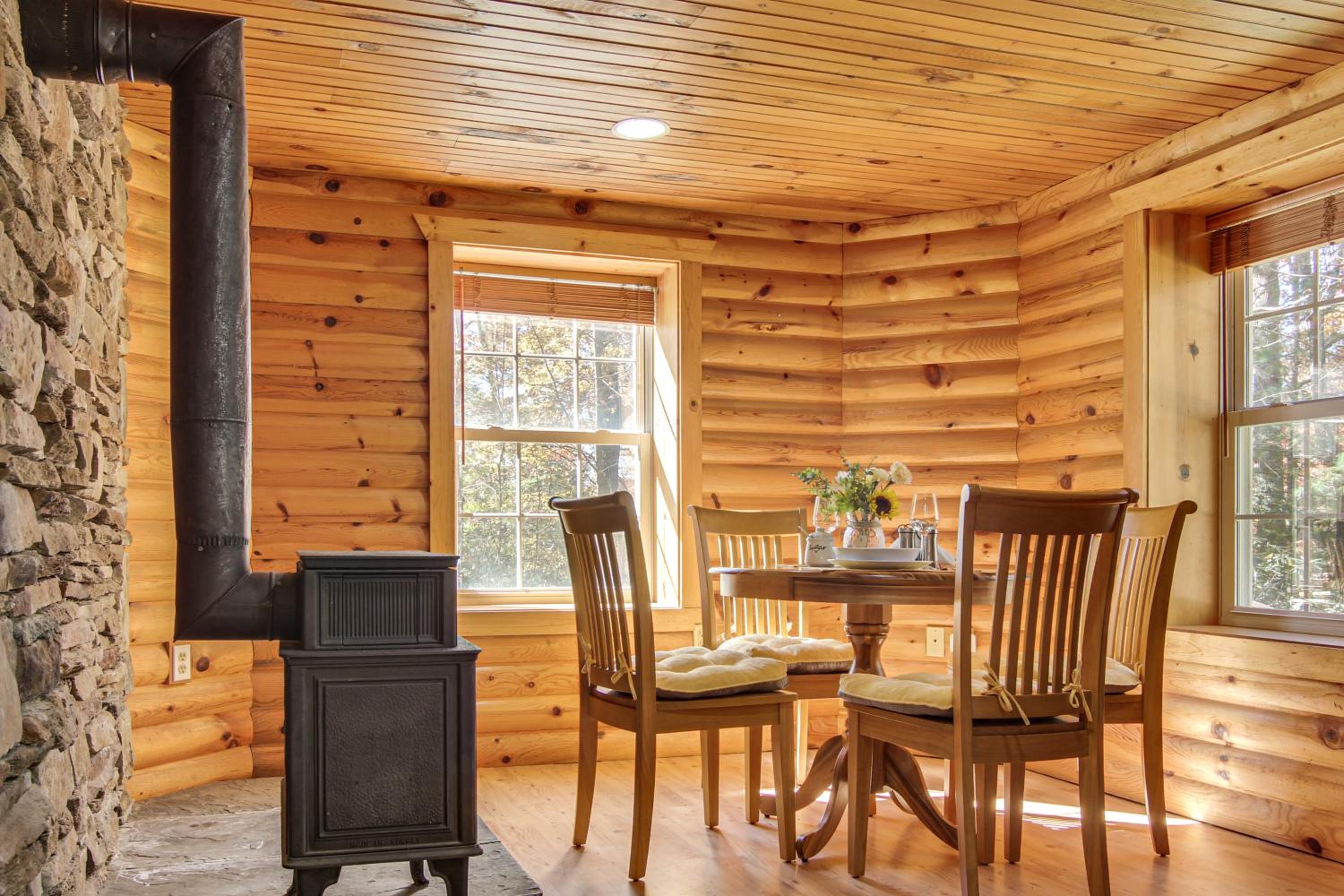 Hike, Golf and Explore Pet-Friendly Apt in Etowah