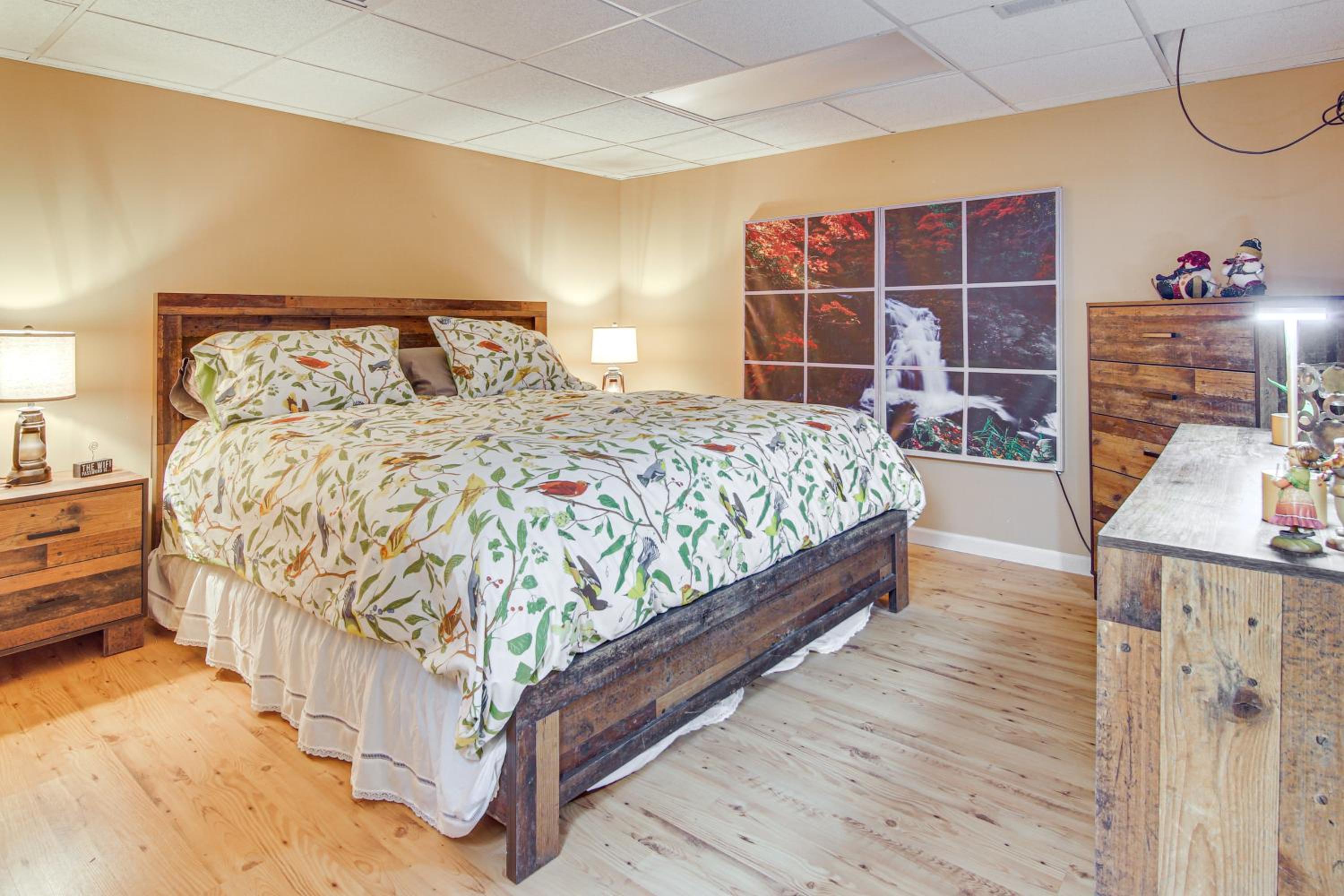 Hike, Golf and Explore Pet-Friendly Apt in Etowah