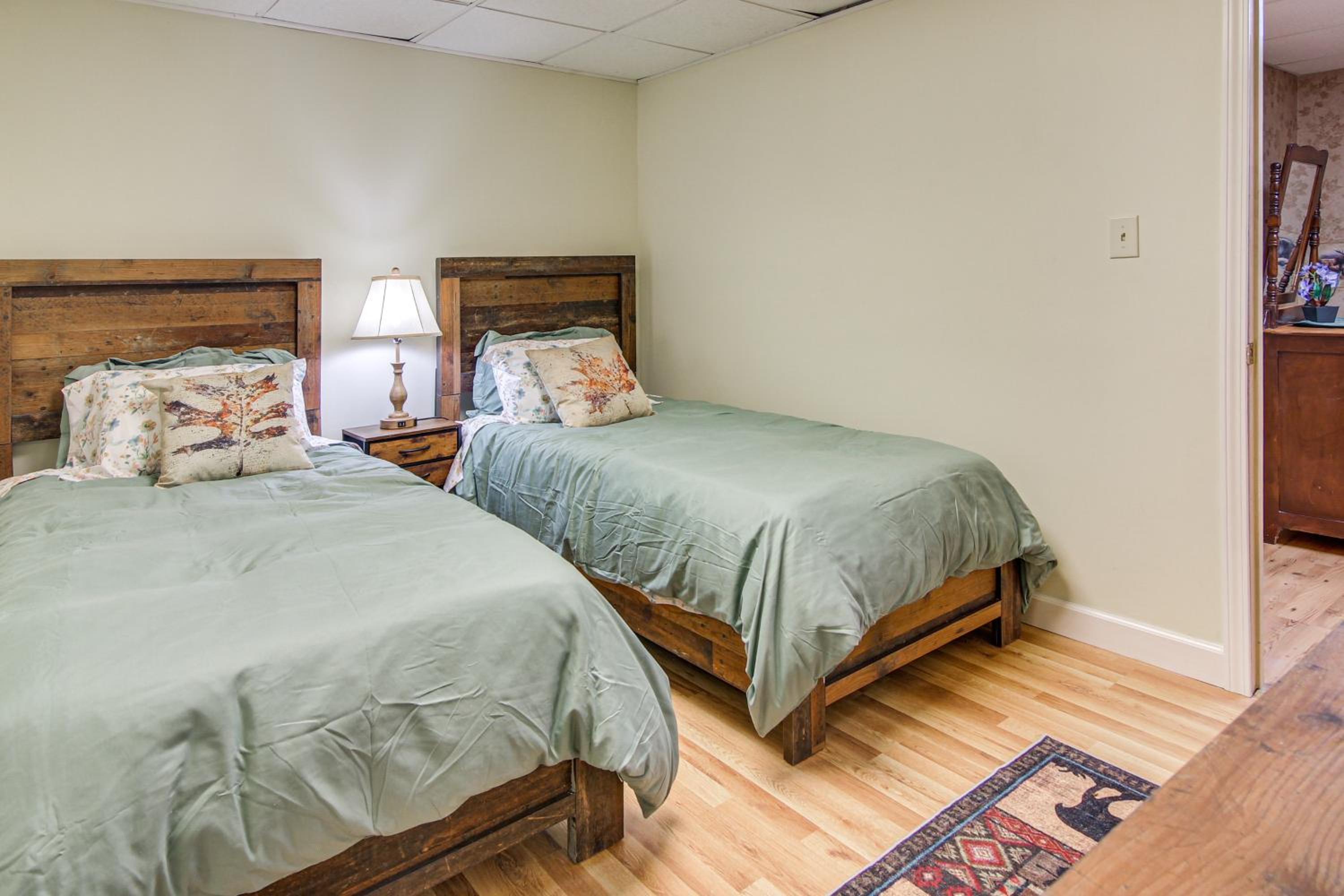 Hike, Golf and Explore Pet-Friendly Apt in Etowah