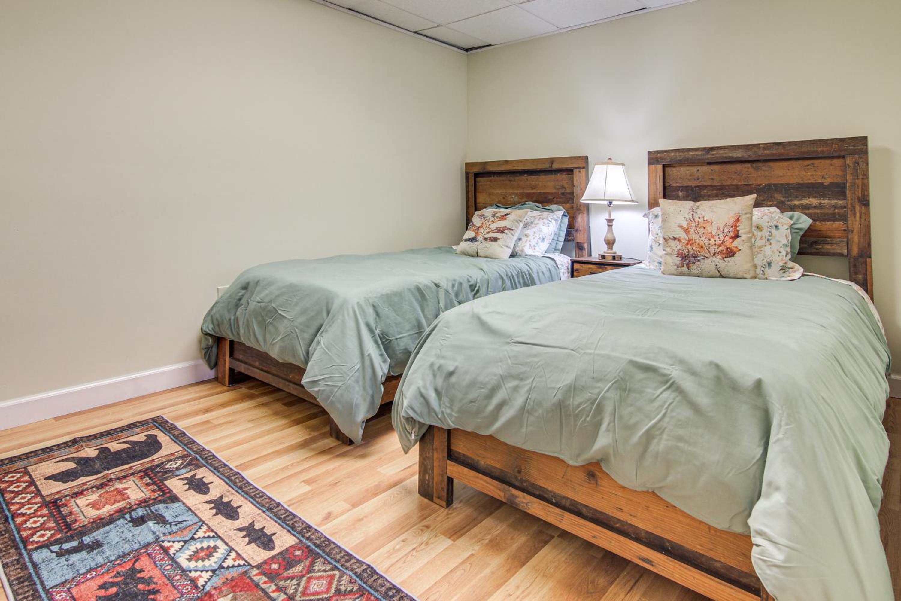 Hike, Golf and Explore Pet-Friendly Apt in Etowah
