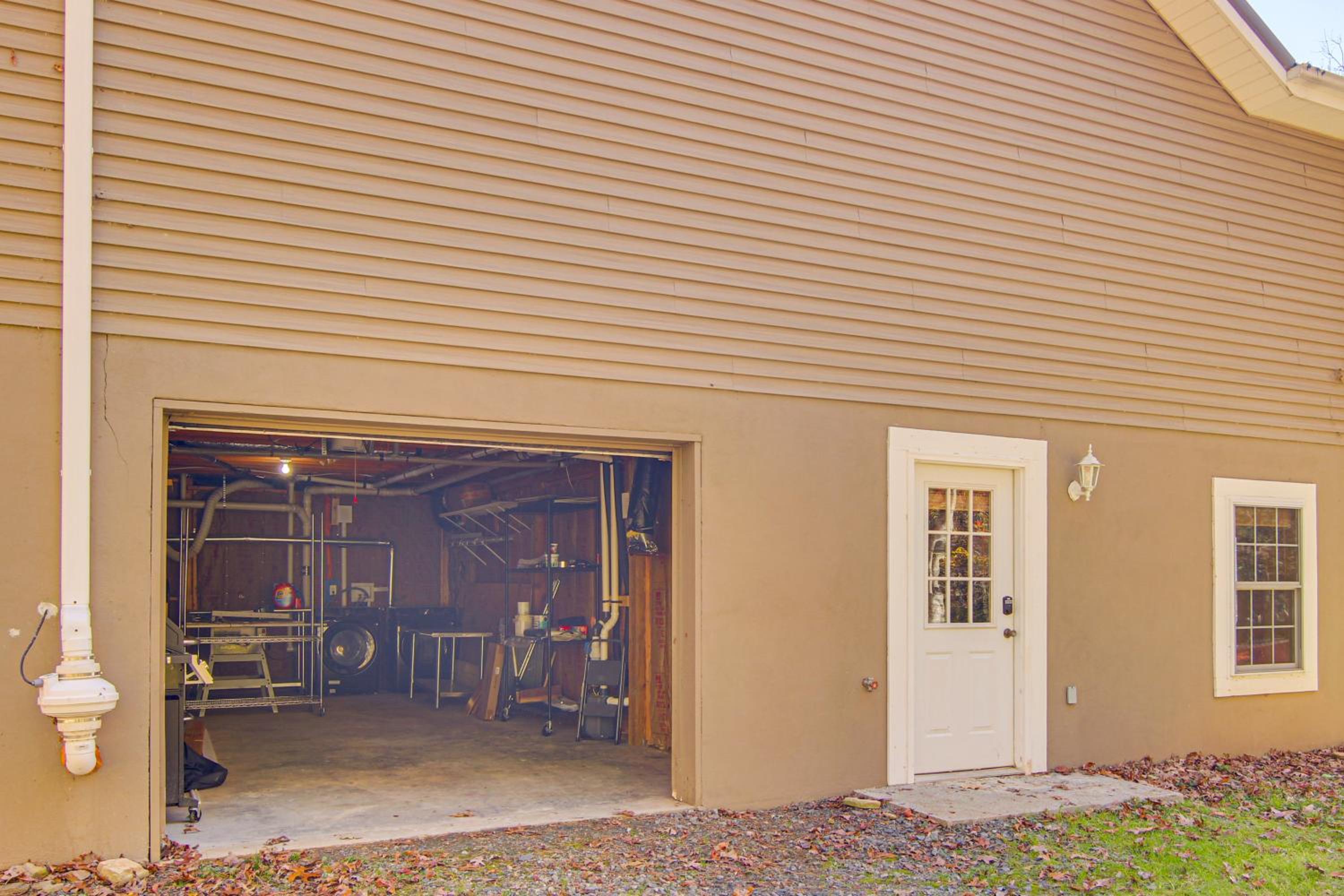 Hike, Golf and Explore Pet-Friendly Apt in Etowah