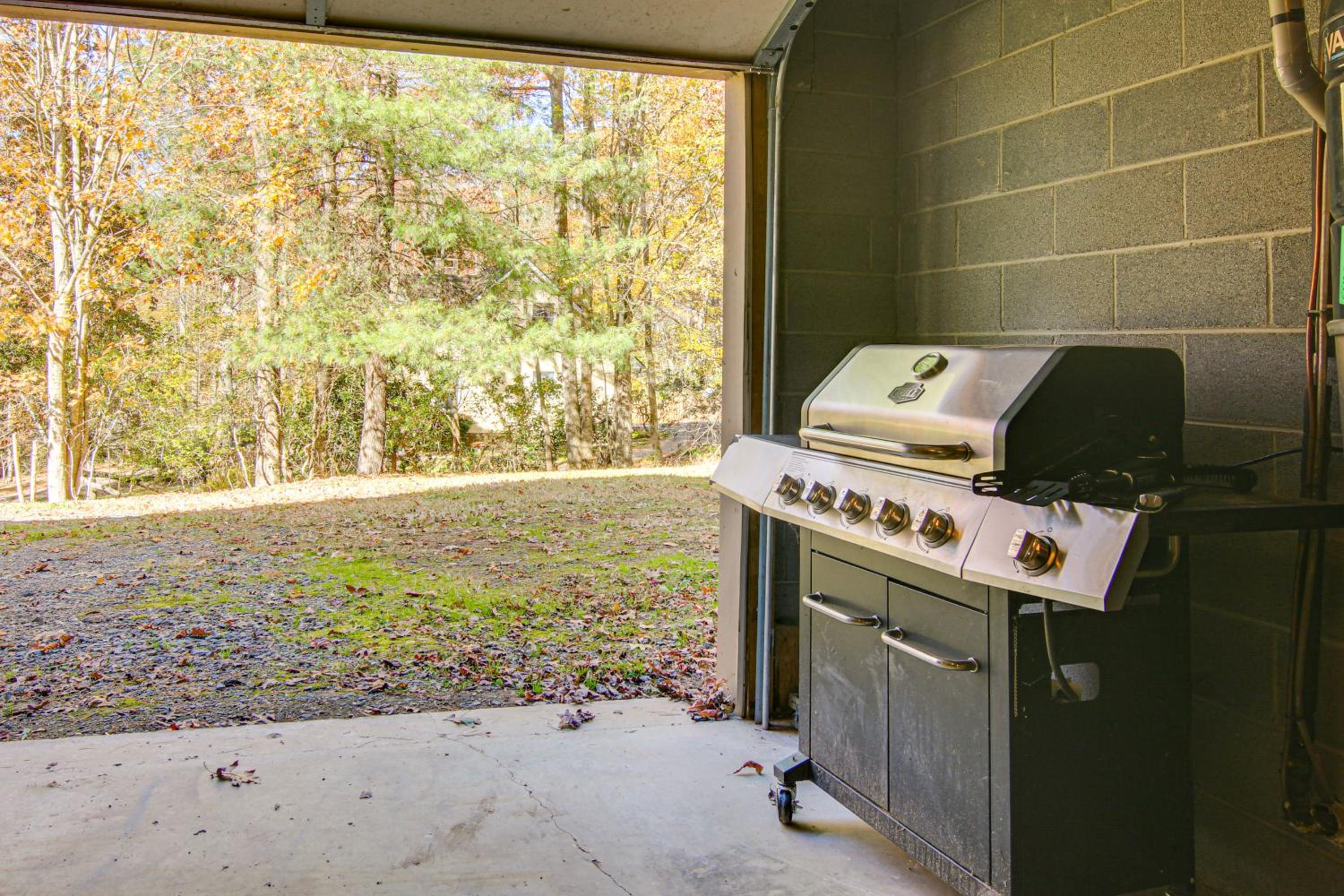 Hike, Golf and Explore Pet-Friendly Apt in Etowah