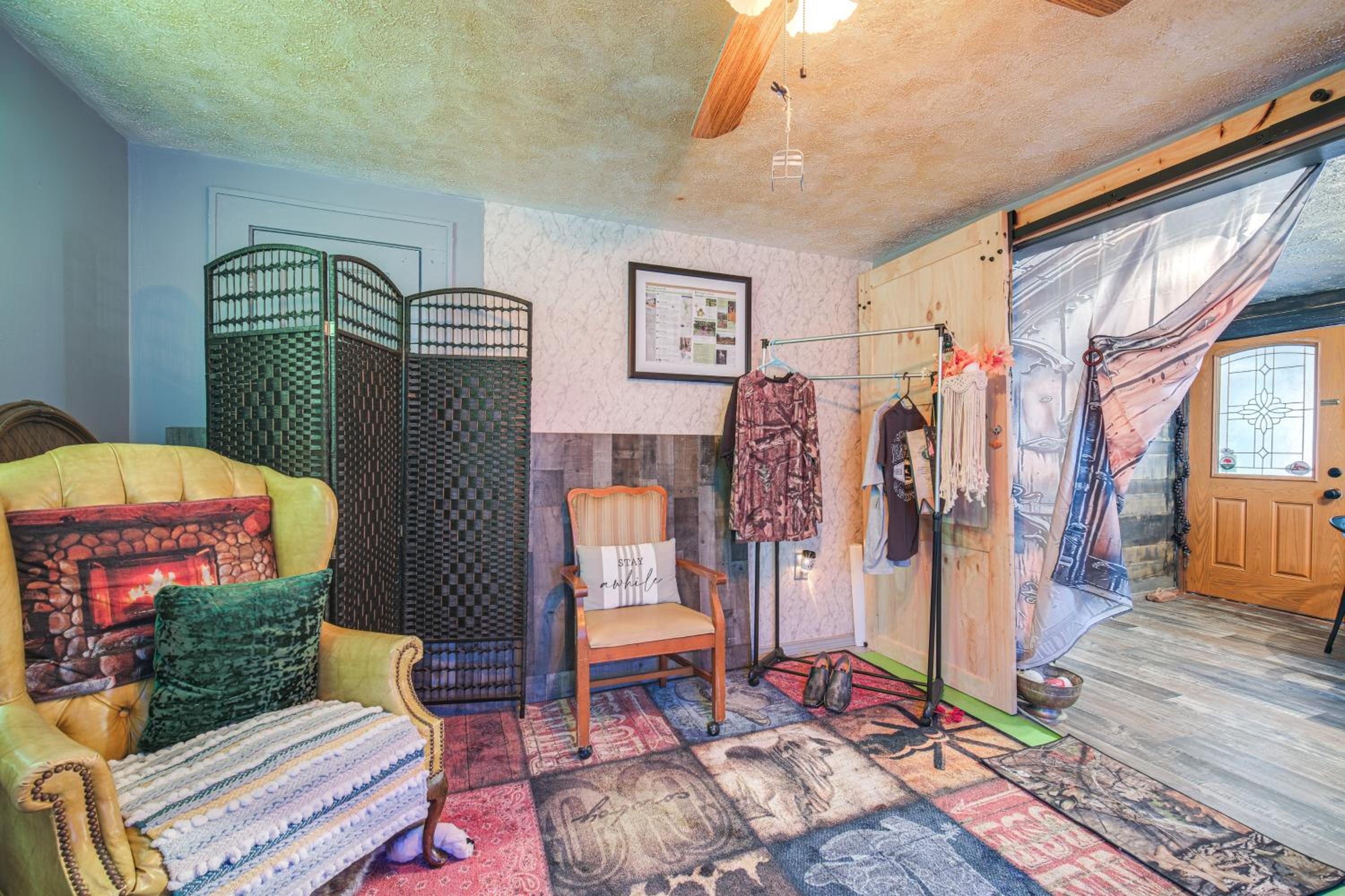 7 Mi to Cuyahoga Valley NP Walkable Apt!