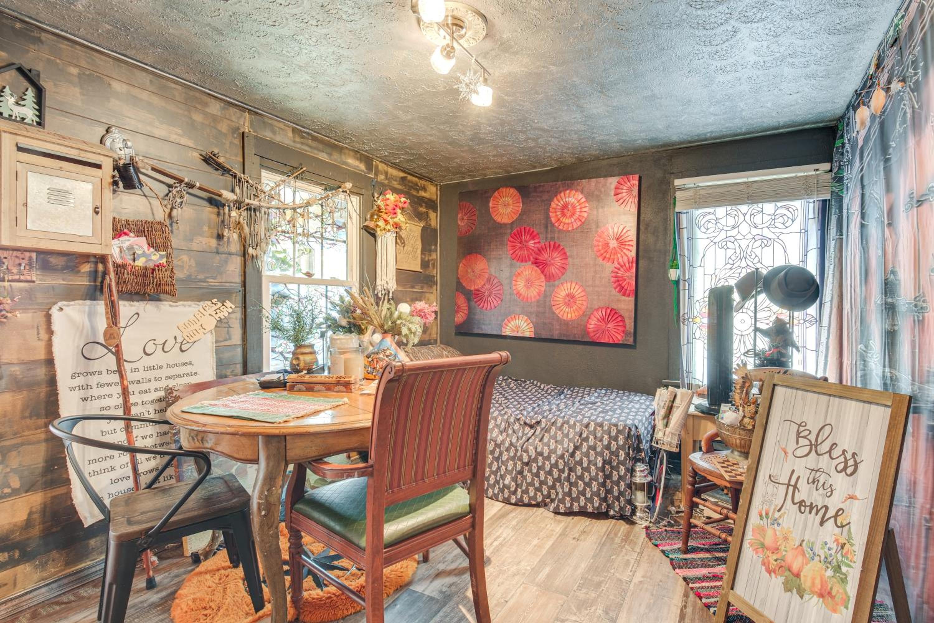 7 Mi to Cuyahoga Valley NP Walkable Apt!