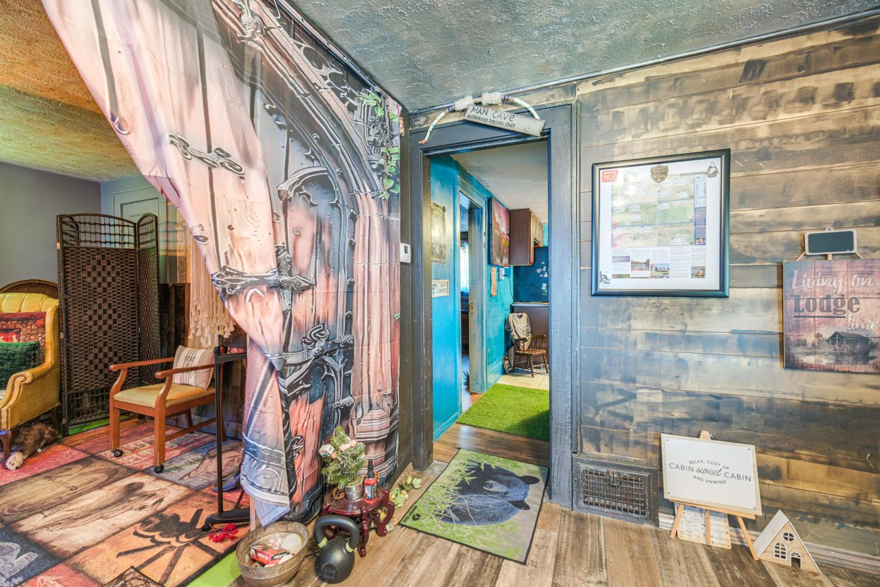 7 Mi to Cuyahoga Valley NP Walkable Apt!