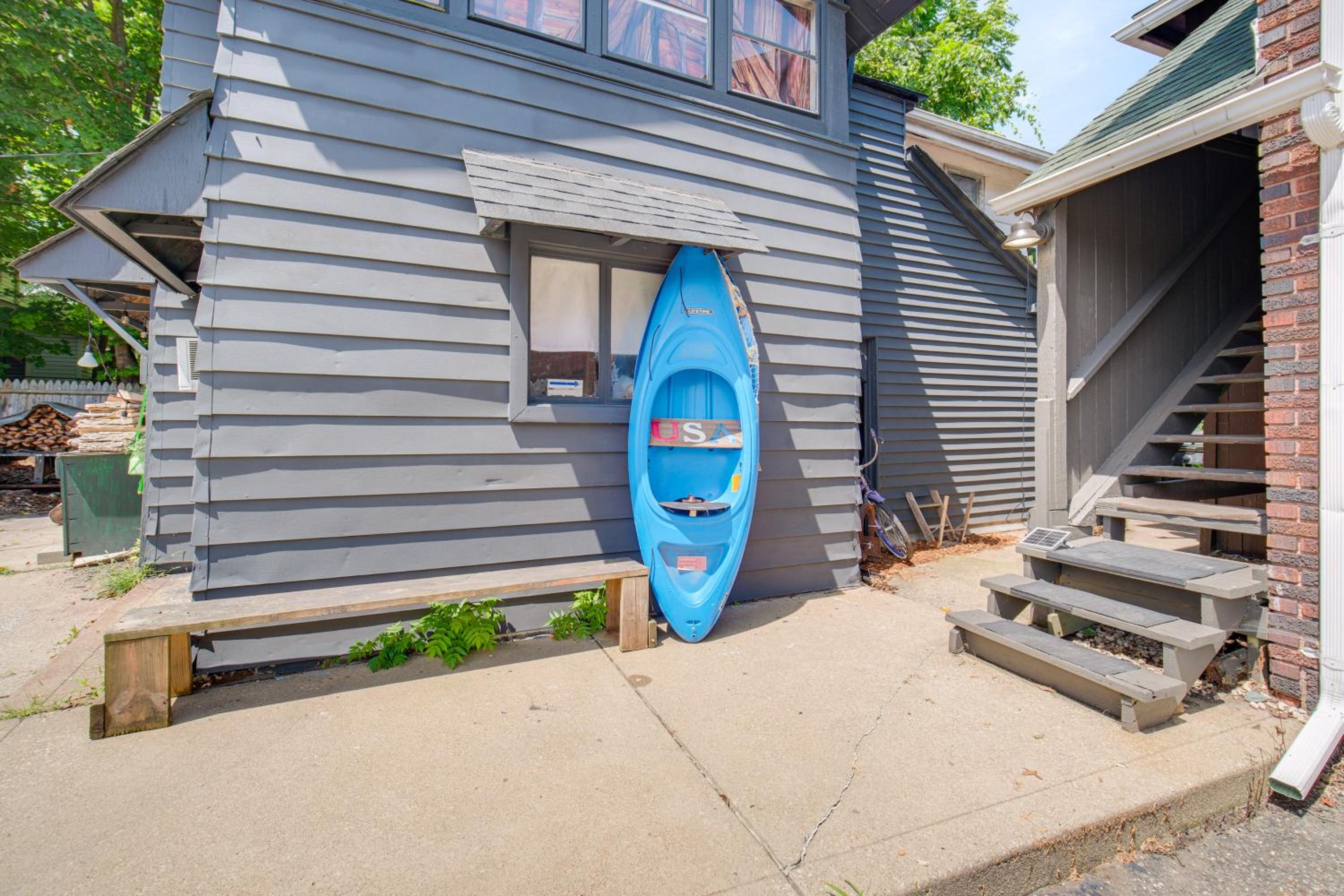 7 Mi to Cuyahoga Valley NP Walkable Apt!
