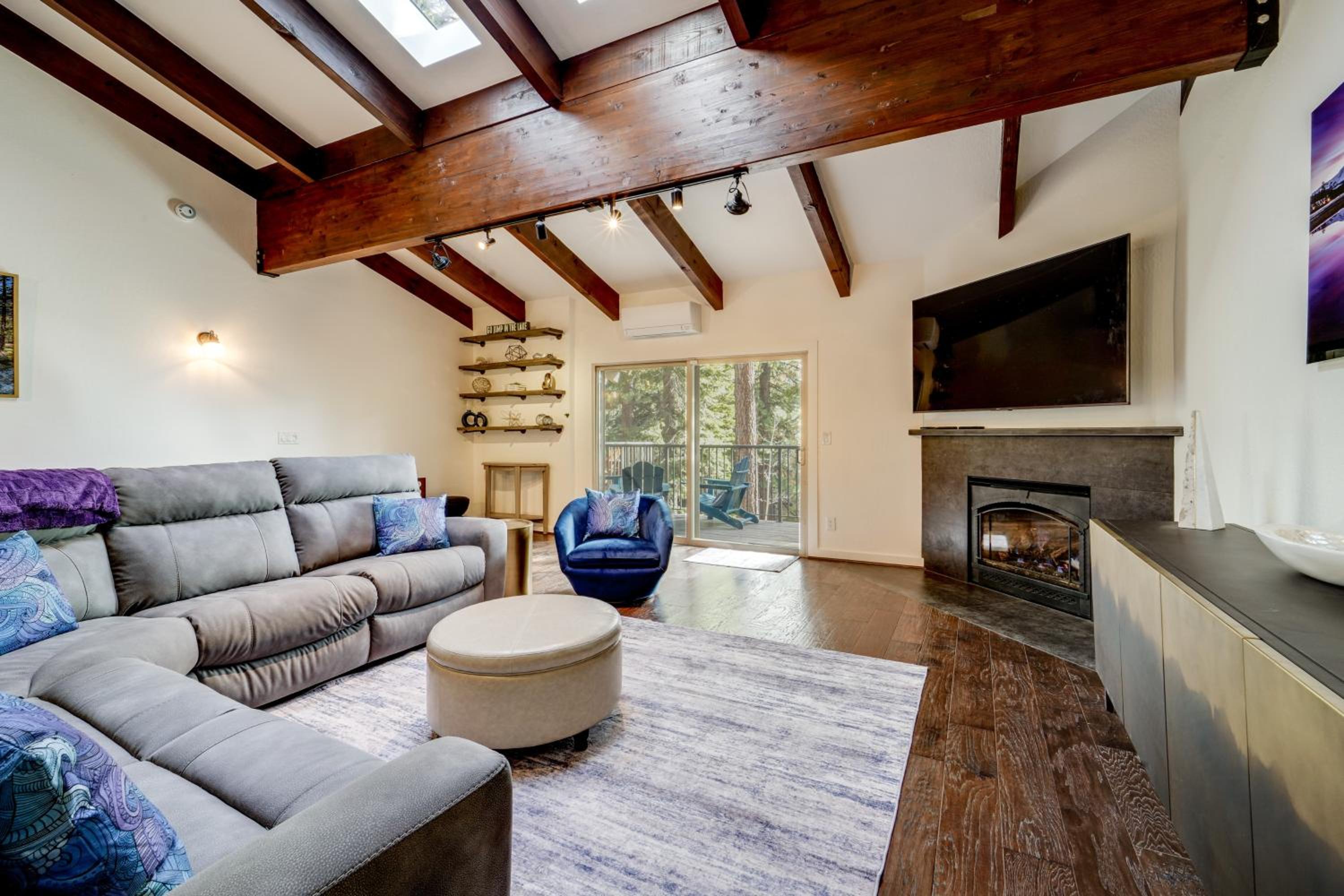 3 Mi to Slopes! Family Tahoe North Shore Getaway