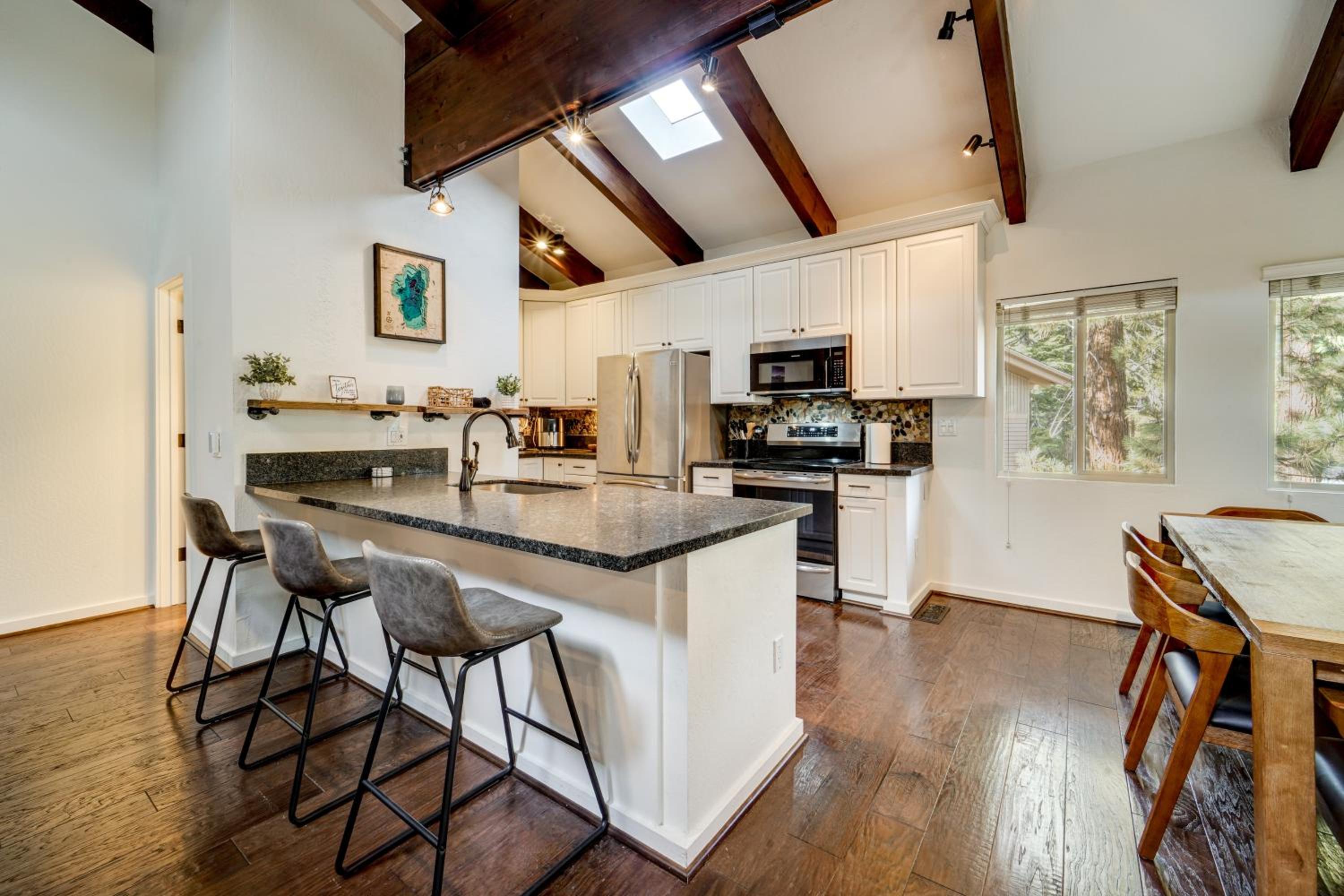 3 Mi to Slopes! Family Tahoe North Shore Getaway