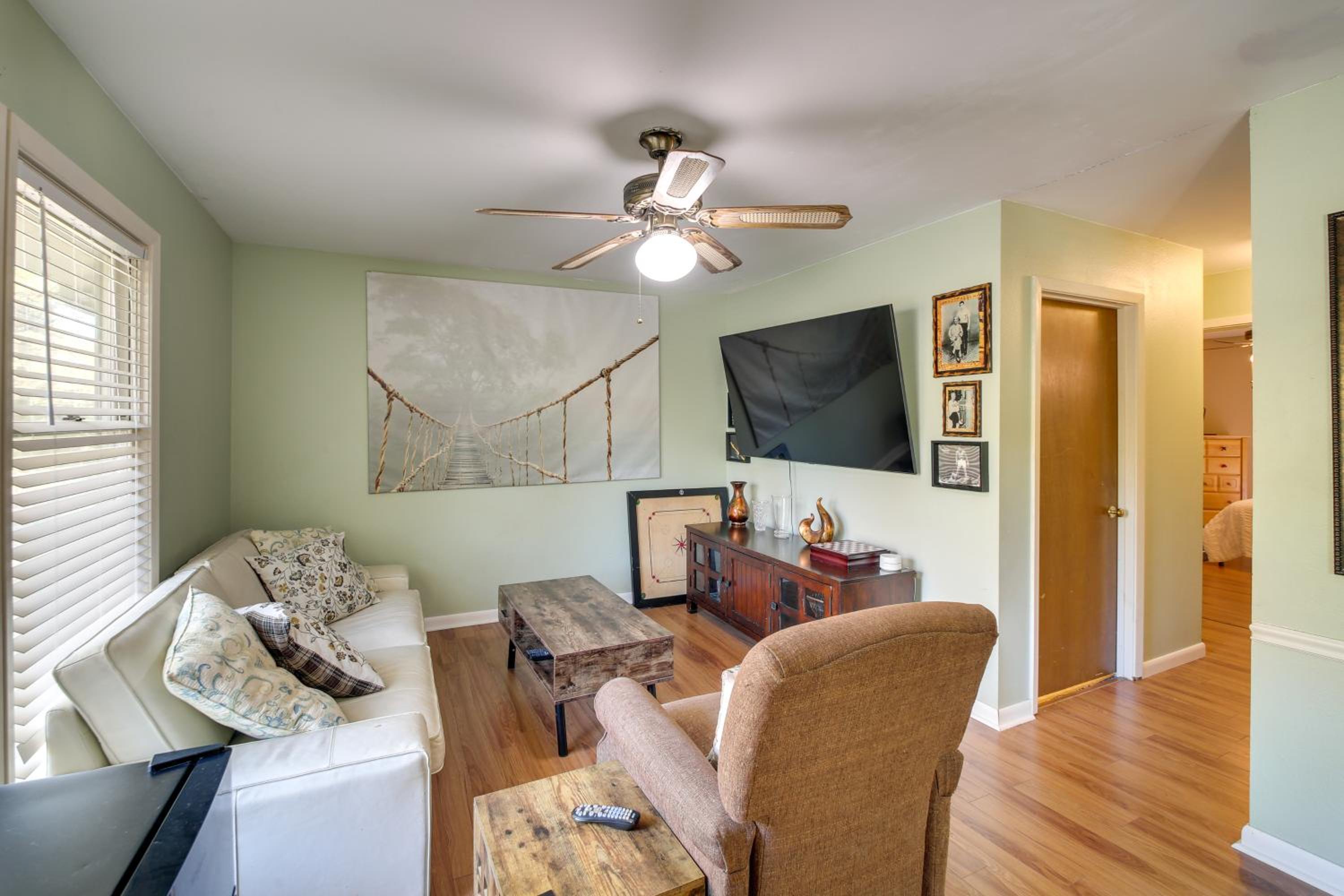 Dog Friendly! Hot Springs Condo with Private Balcony