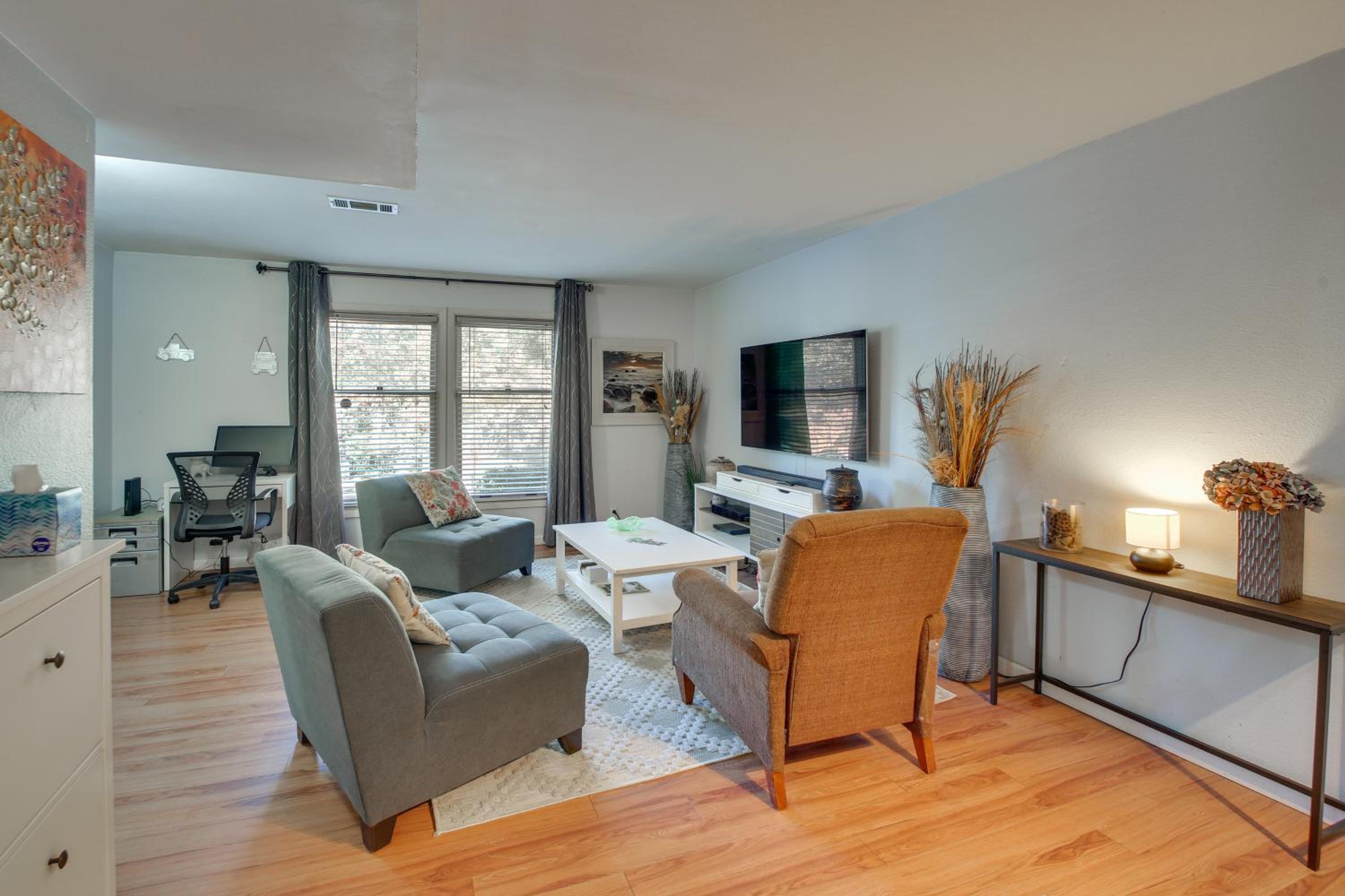 Dog Friendly! Hot Springs Condo with Private Balcony