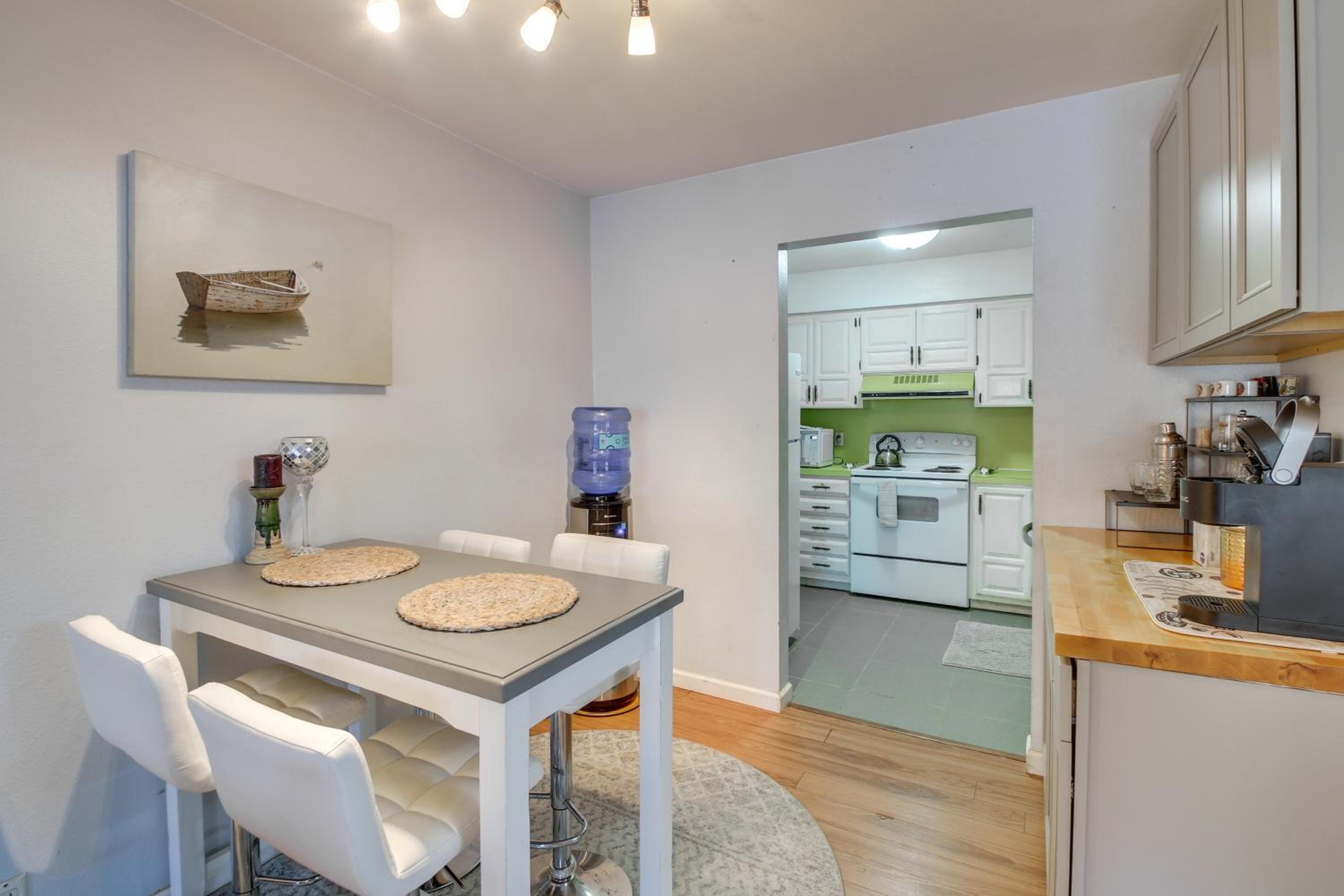 Dog Friendly! Hot Springs Condo with Private Balcony