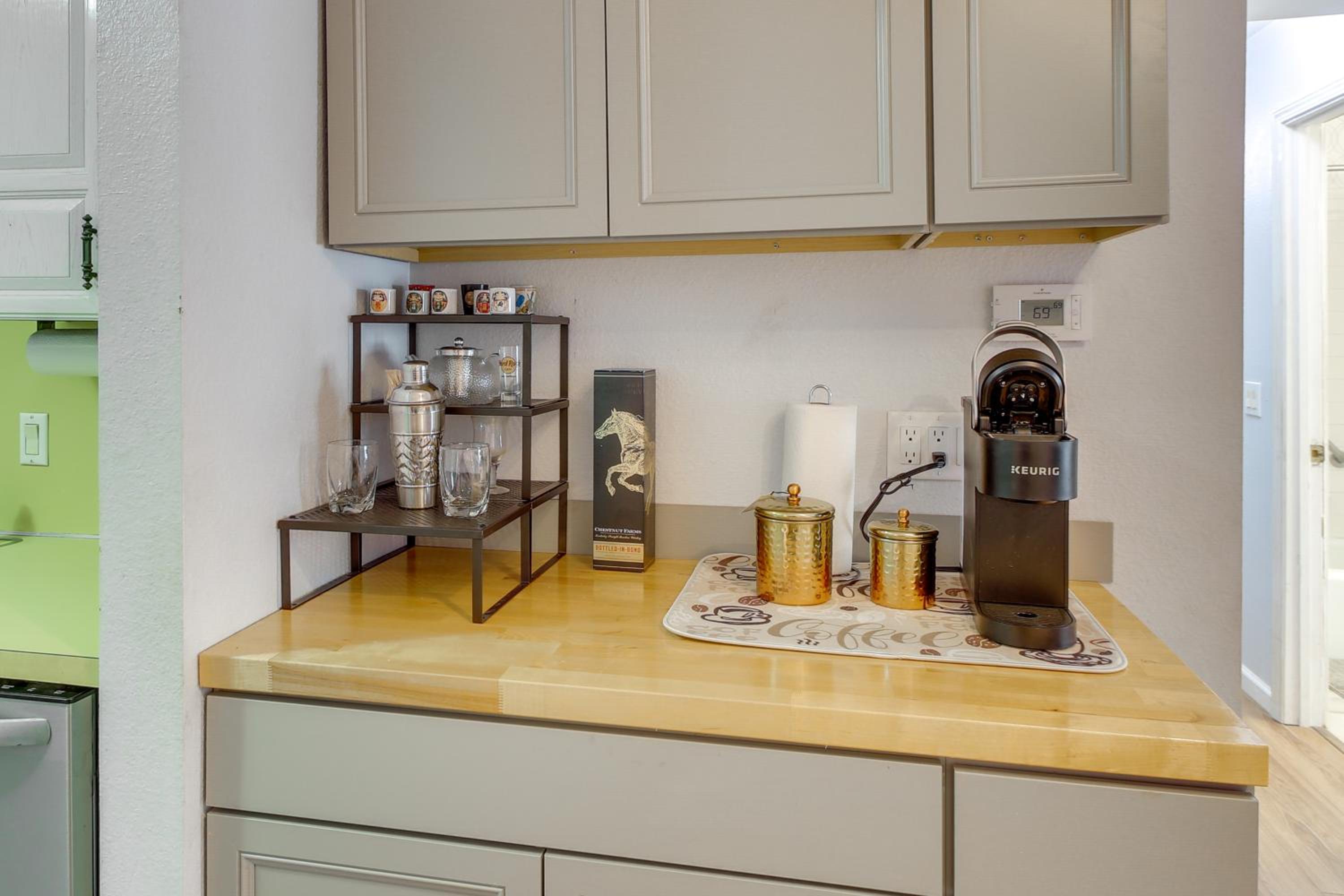 Dog Friendly! Hot Springs Condo with Private Balcony