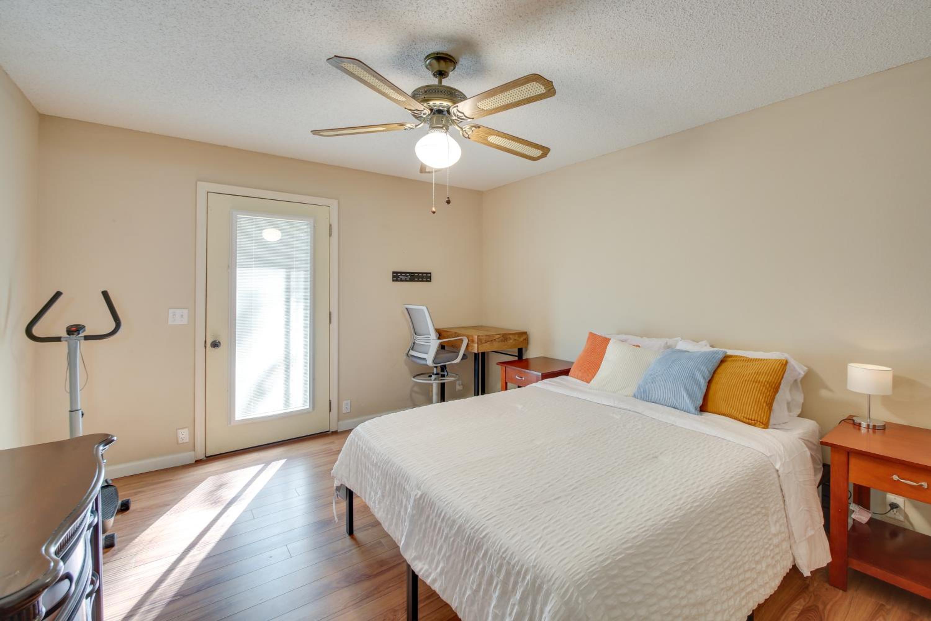 Dog Friendly! Hot Springs Condo with Private Balcony
