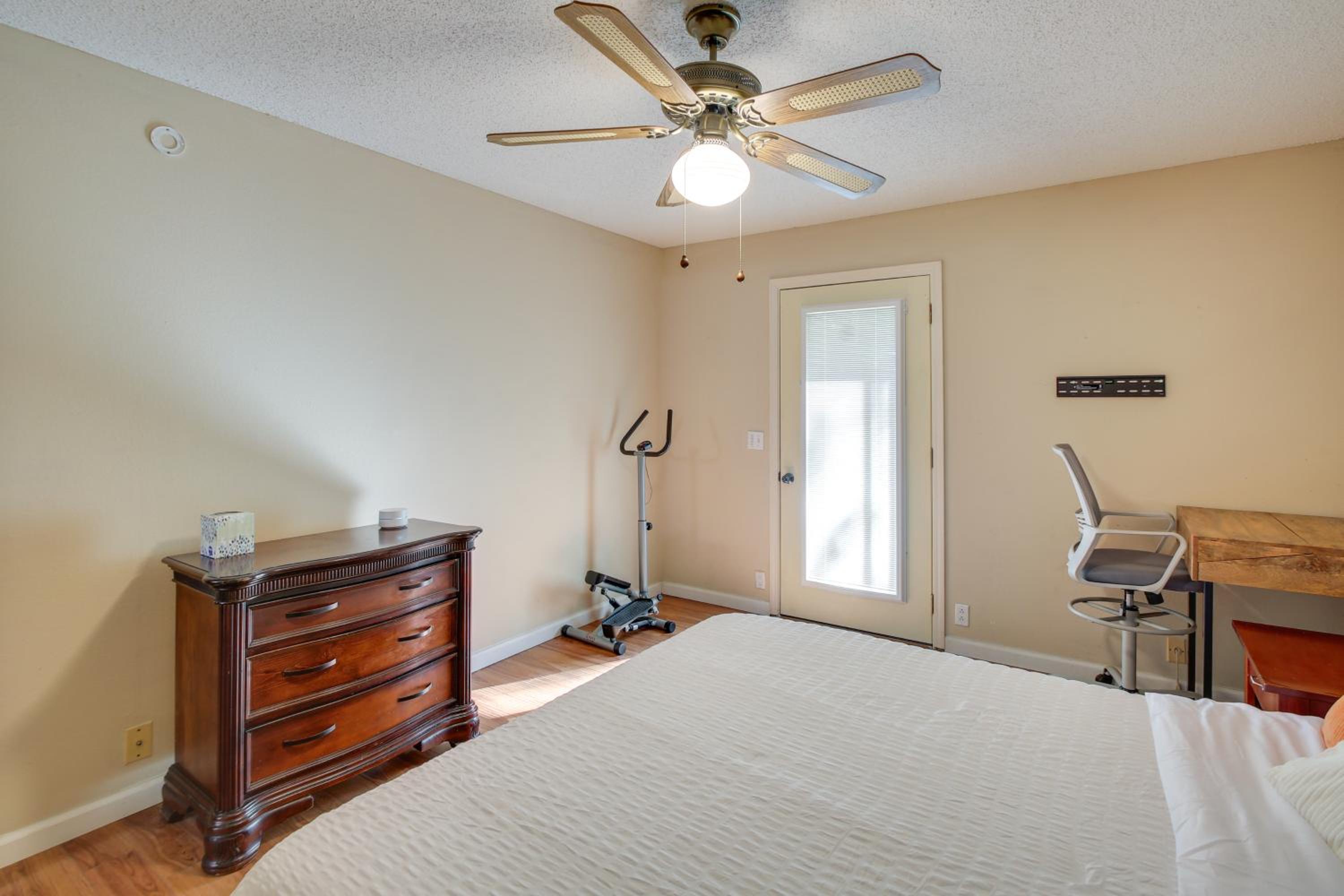 Dog Friendly! Hot Springs Condo with Private Balcony