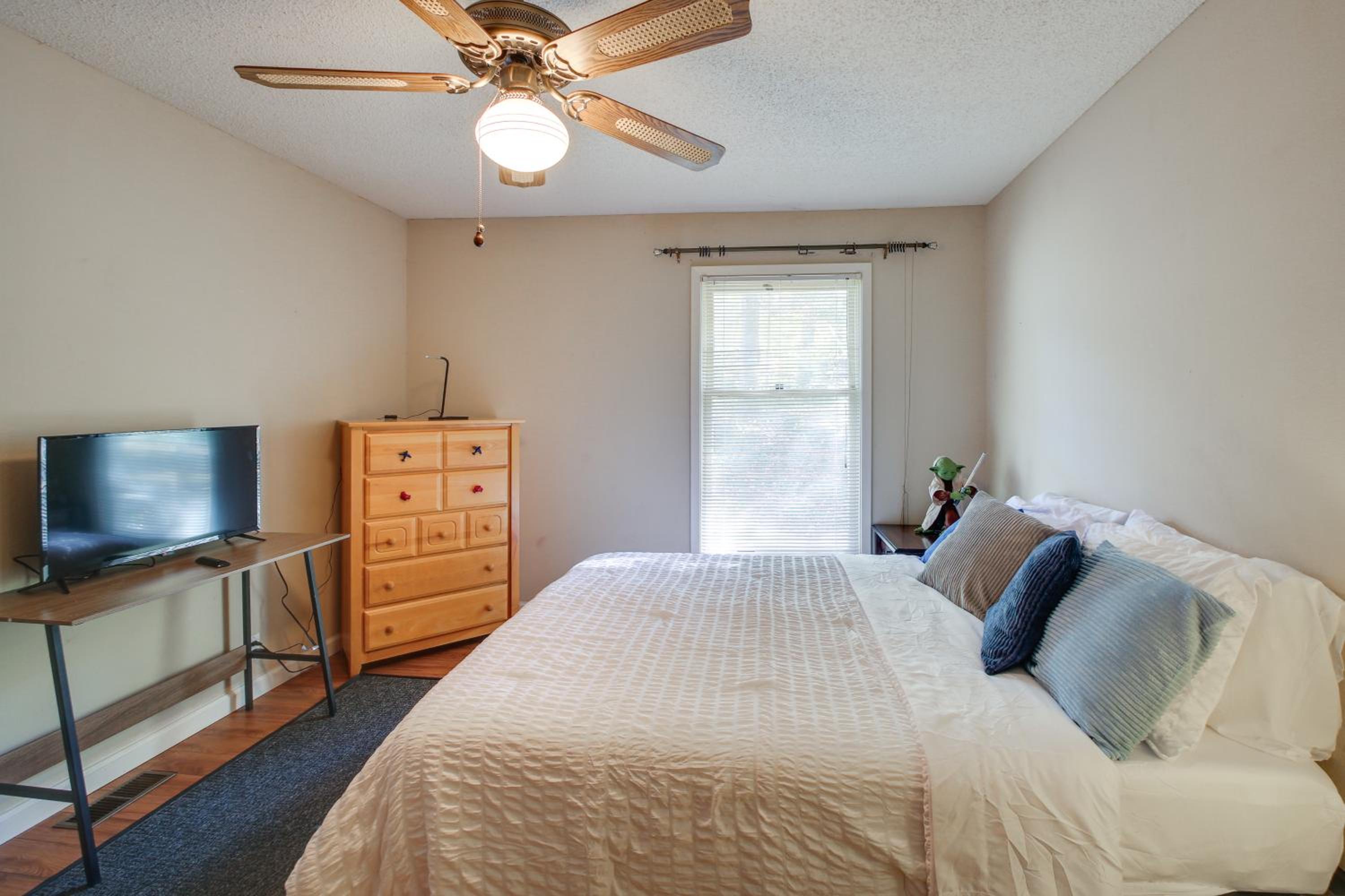 Dog Friendly! Hot Springs Condo with Private Balcony