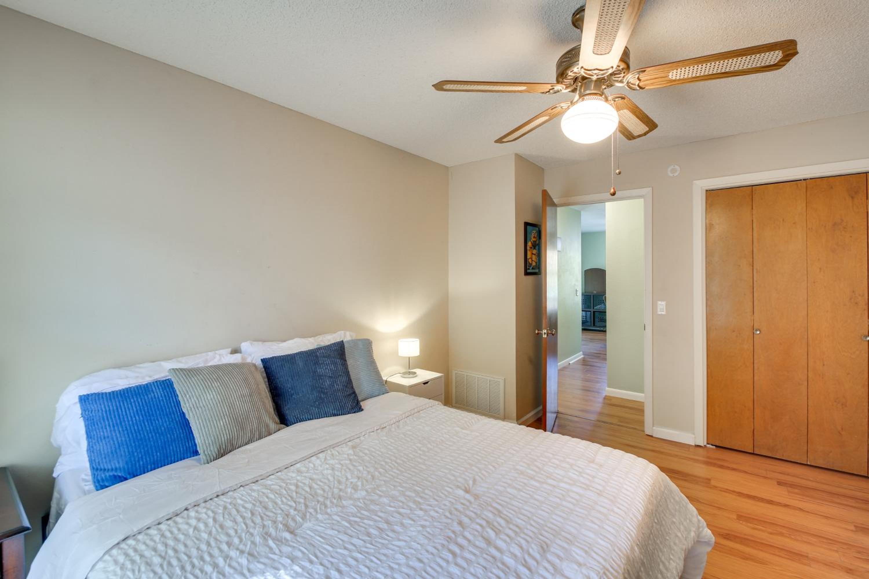 Dog Friendly! Hot Springs Condo with Private Balcony