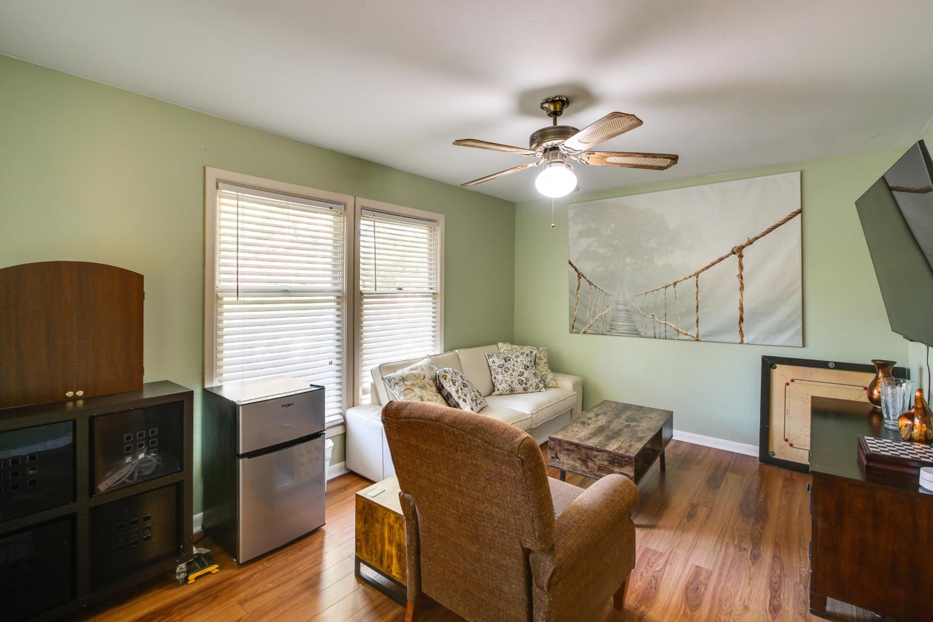 Dog Friendly! Hot Springs Condo with Private Balcony