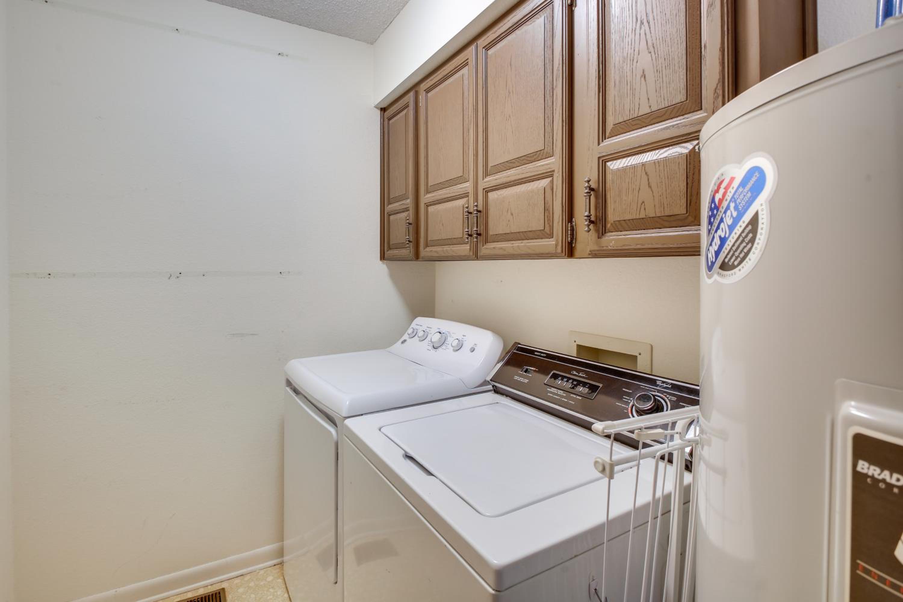 Dog Friendly! Hot Springs Condo with Private Balcony