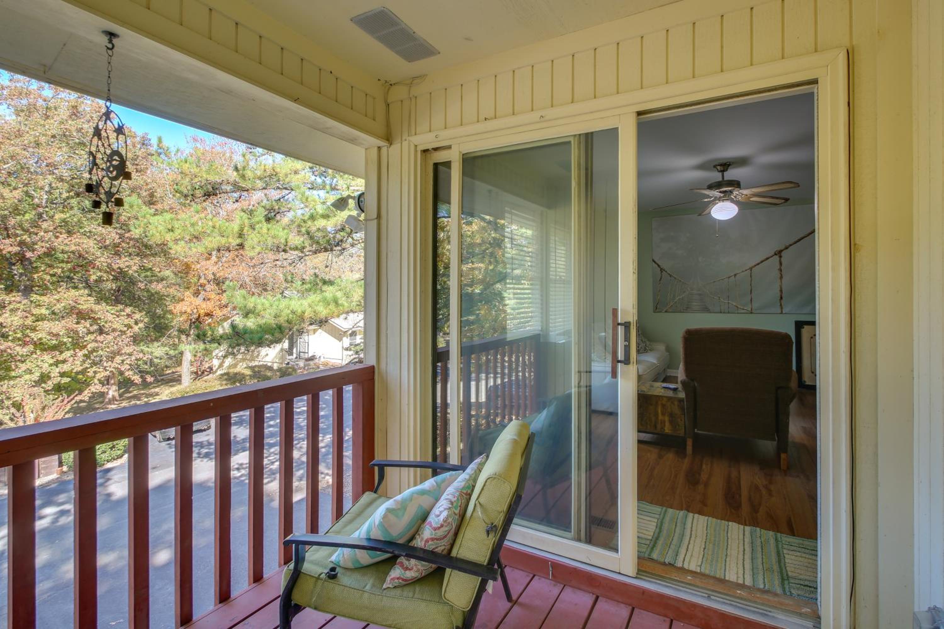 Dog Friendly! Hot Springs Condo with Private Balcony