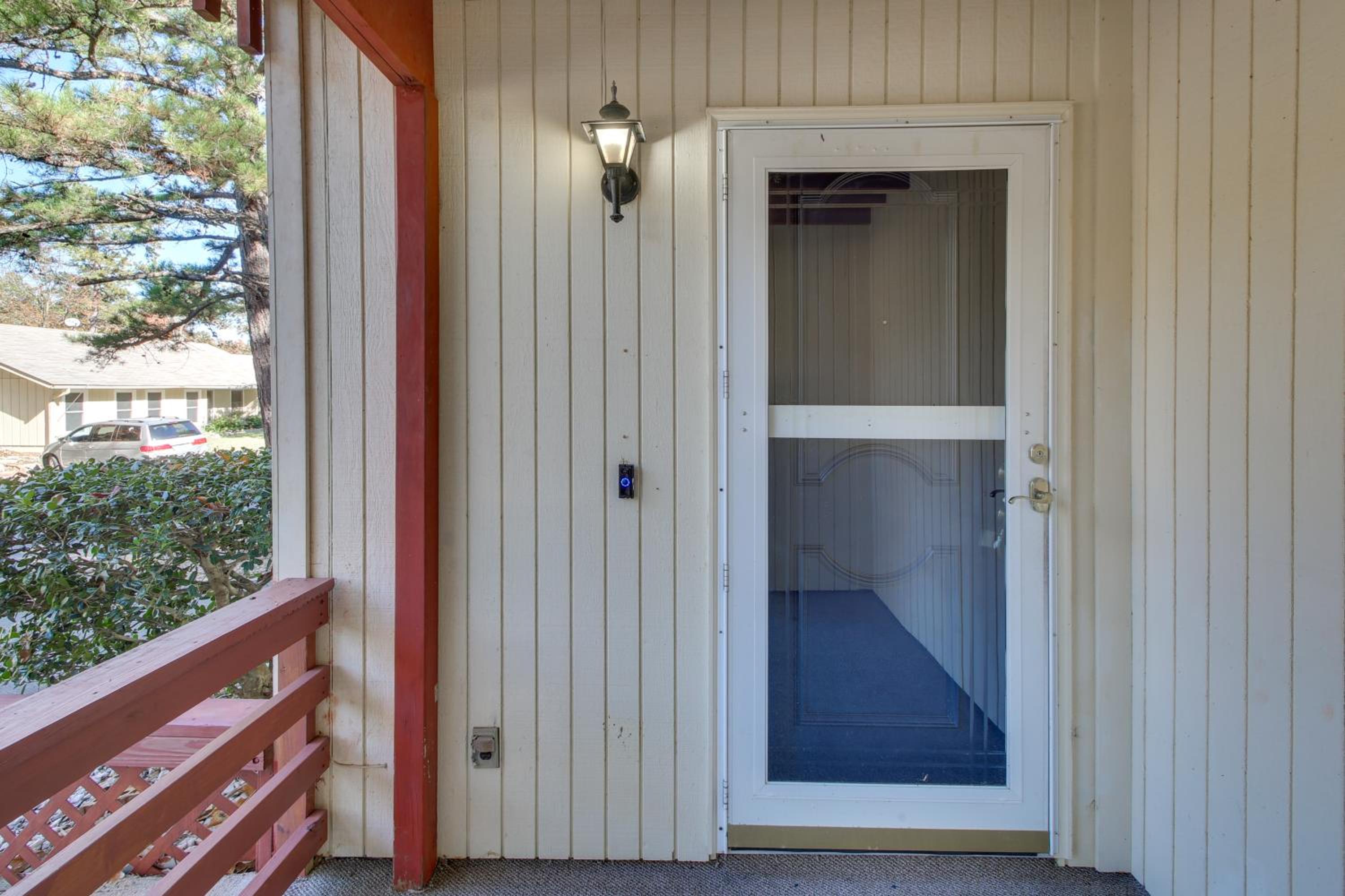 Dog Friendly! Hot Springs Condo with Private Balcony