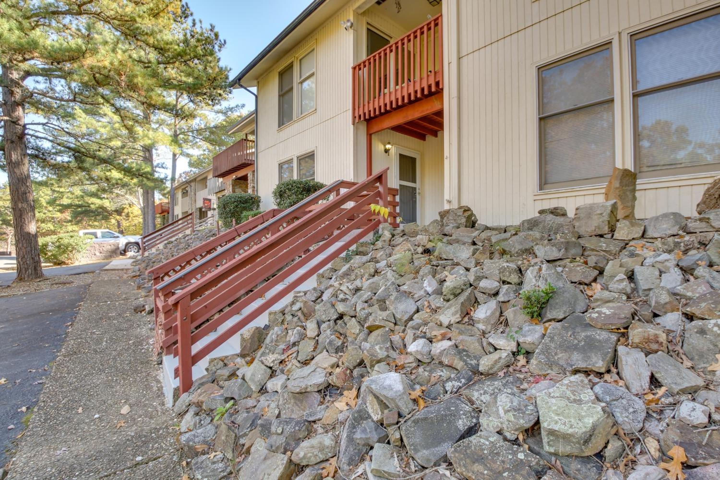 Dog Friendly! Hot Springs Condo with Private Balcony