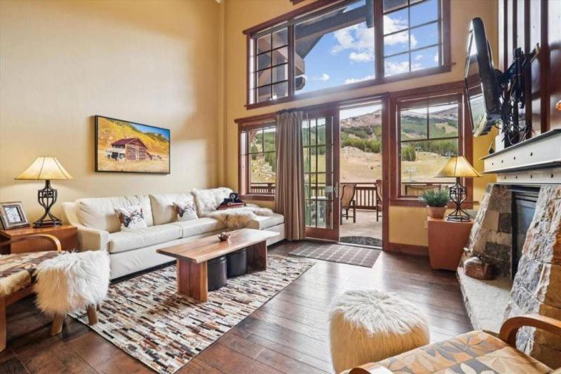 Luxury 4 Bedroom One Ski Hill Place Condo - Ski-In, Ski-Out