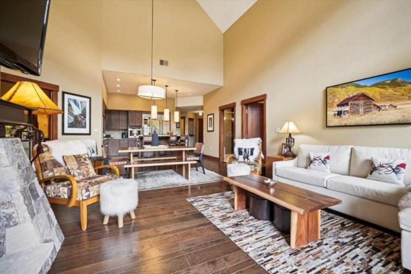 Luxury 4 Bedroom One Ski Hill Place Condo - Ski-In, Ski-Out