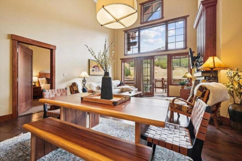 Luxury 4 Bedroom One Ski Hill Place Condo - Ski-In, Ski-Out