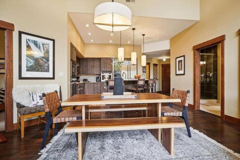 Luxury 4 Bedroom One Ski Hill Place Condo - Ski-In, Ski-Out
