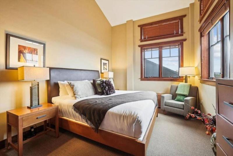 Luxury 4 Bedroom One Ski Hill Place Condo - Ski-In, Ski-Out