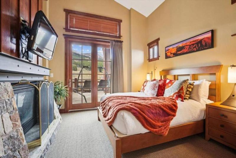 Luxury 4 Bedroom One Ski Hill Place Condo - Ski-In, Ski-Out