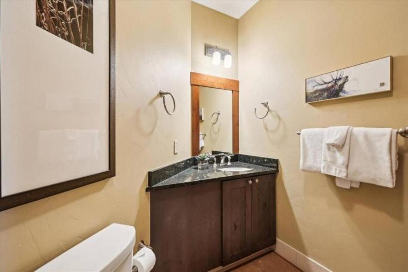 Luxury 4 Bedroom One Ski Hill Place Condo - Ski-In, Ski-Out