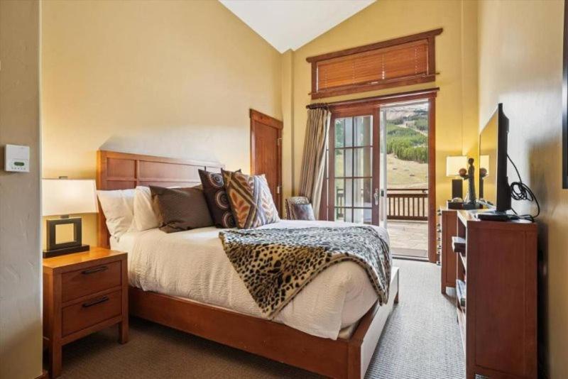 Luxury 4 Bedroom One Ski Hill Place Condo - Ski-In, Ski-Out