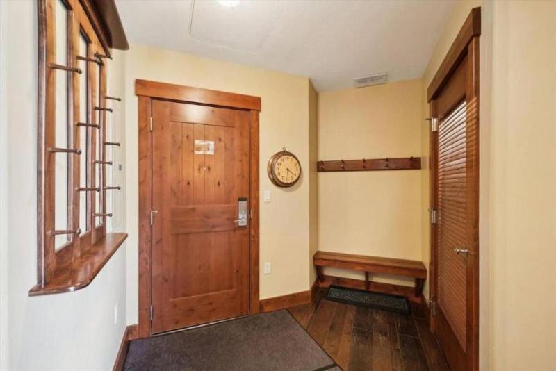 Luxury 4 Bedroom One Ski Hill Place Condo - Ski-In, Ski-Out