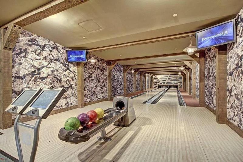 Luxury 4 Bedroom One Ski Hill Place Condo - Ski-In, Ski-Out