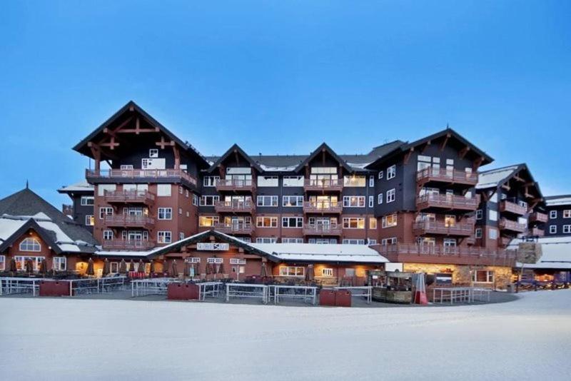 Luxury 4 Bedroom One Ski Hill Place Condo - Ski-In, Ski-Out