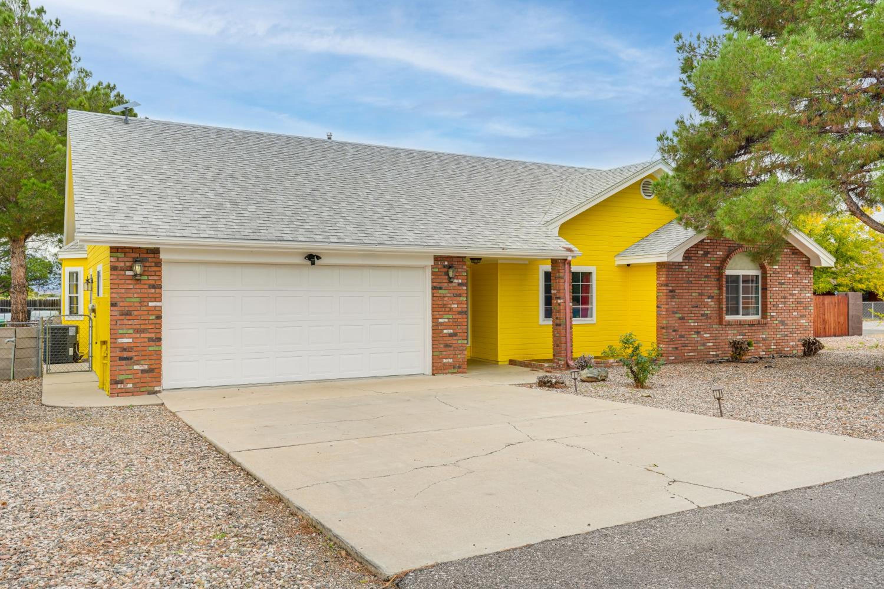 Sip, Hike, Relax! Cottonwood Home 4 Mi to Old Town