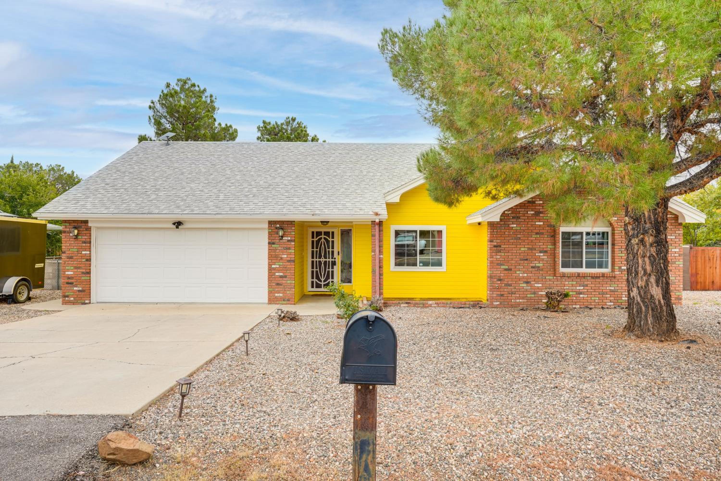 Sip, Hike, Relax! Cottonwood Home 4 Mi to Old Town