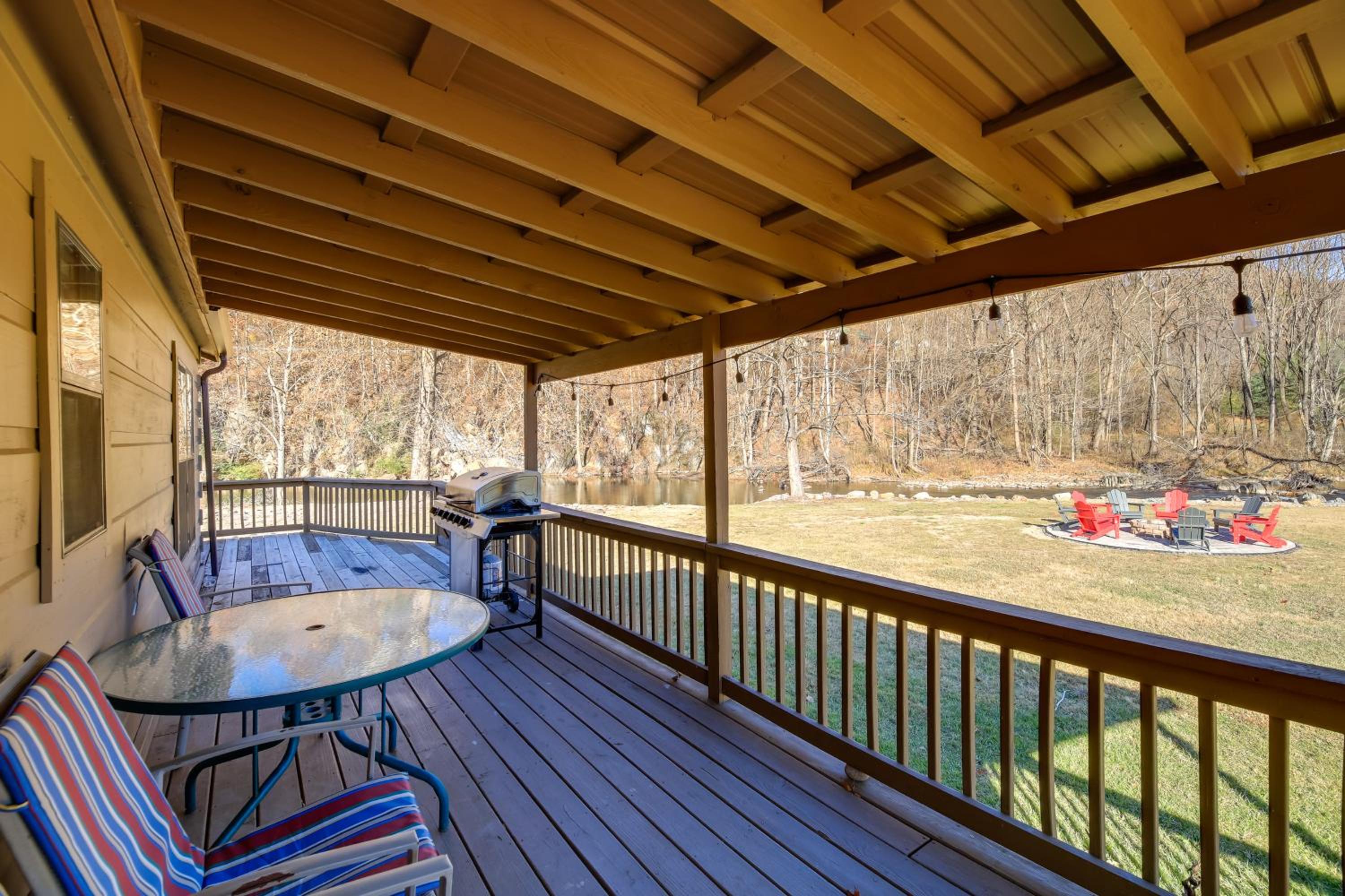 Walk to Dtwn Damascus Cabin with Creek Views!
