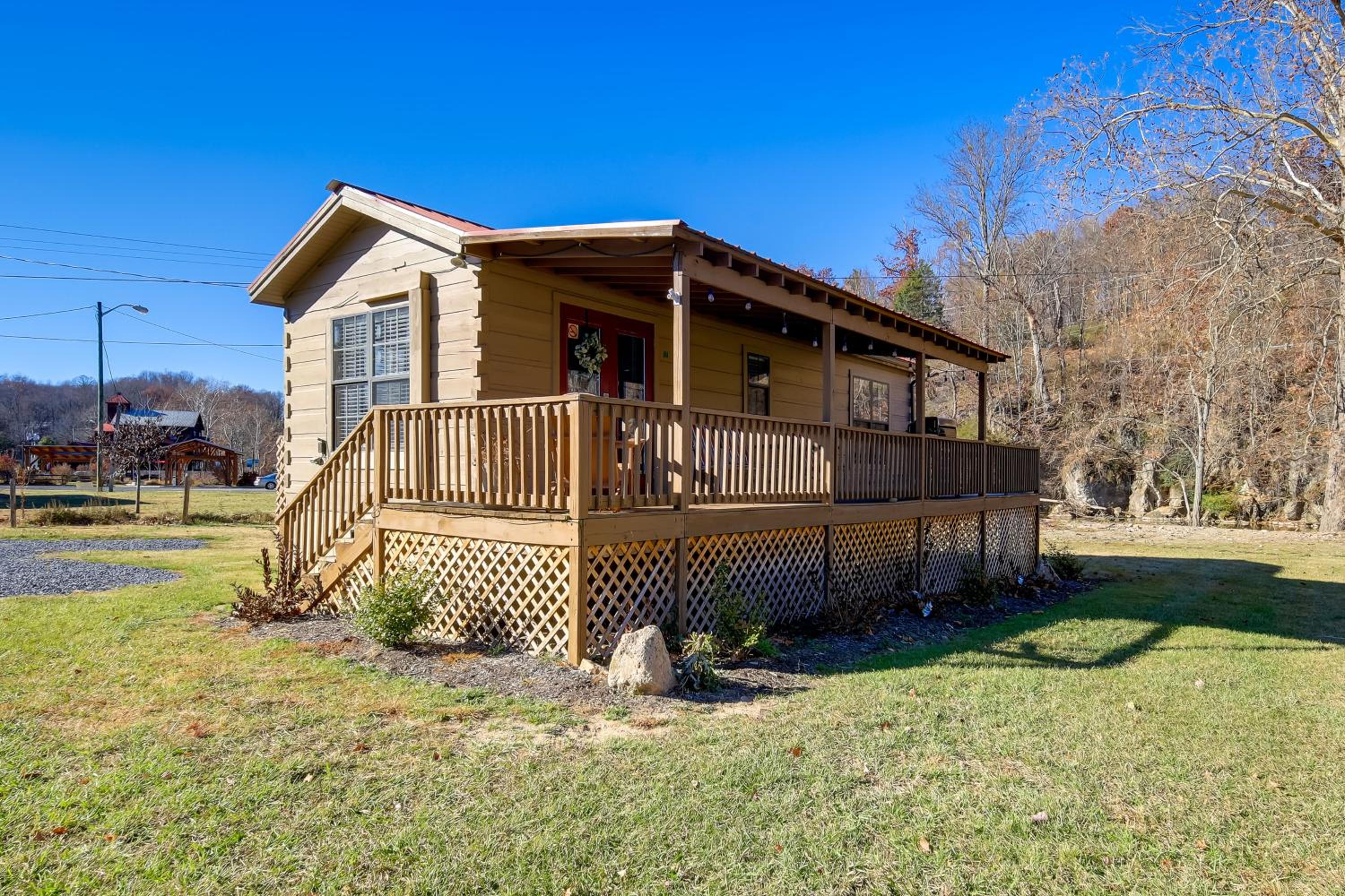 Walk to Dtwn Damascus Cabin with Creek Views!