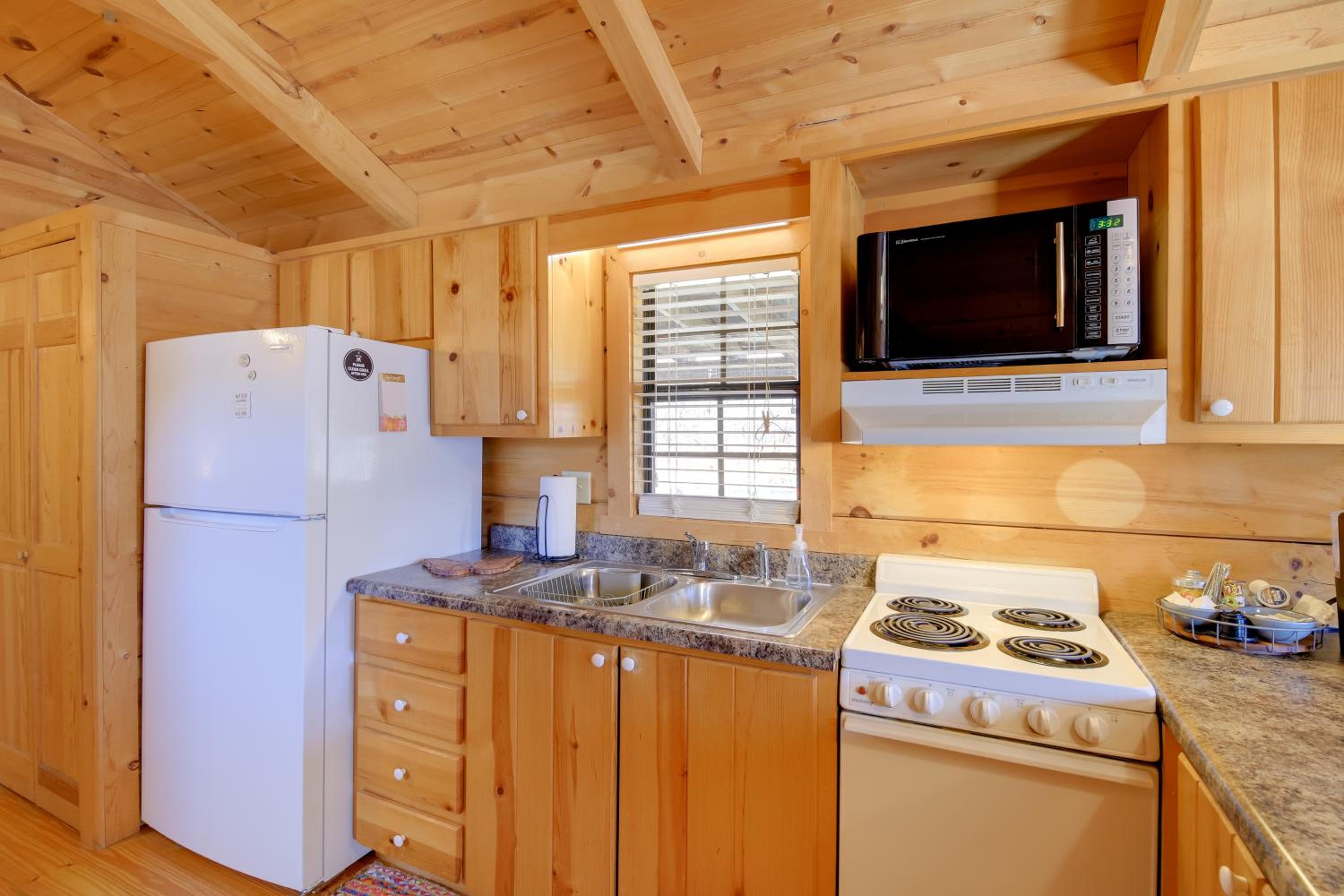 Walk to Dtwn Damascus Cabin with Creek Views!