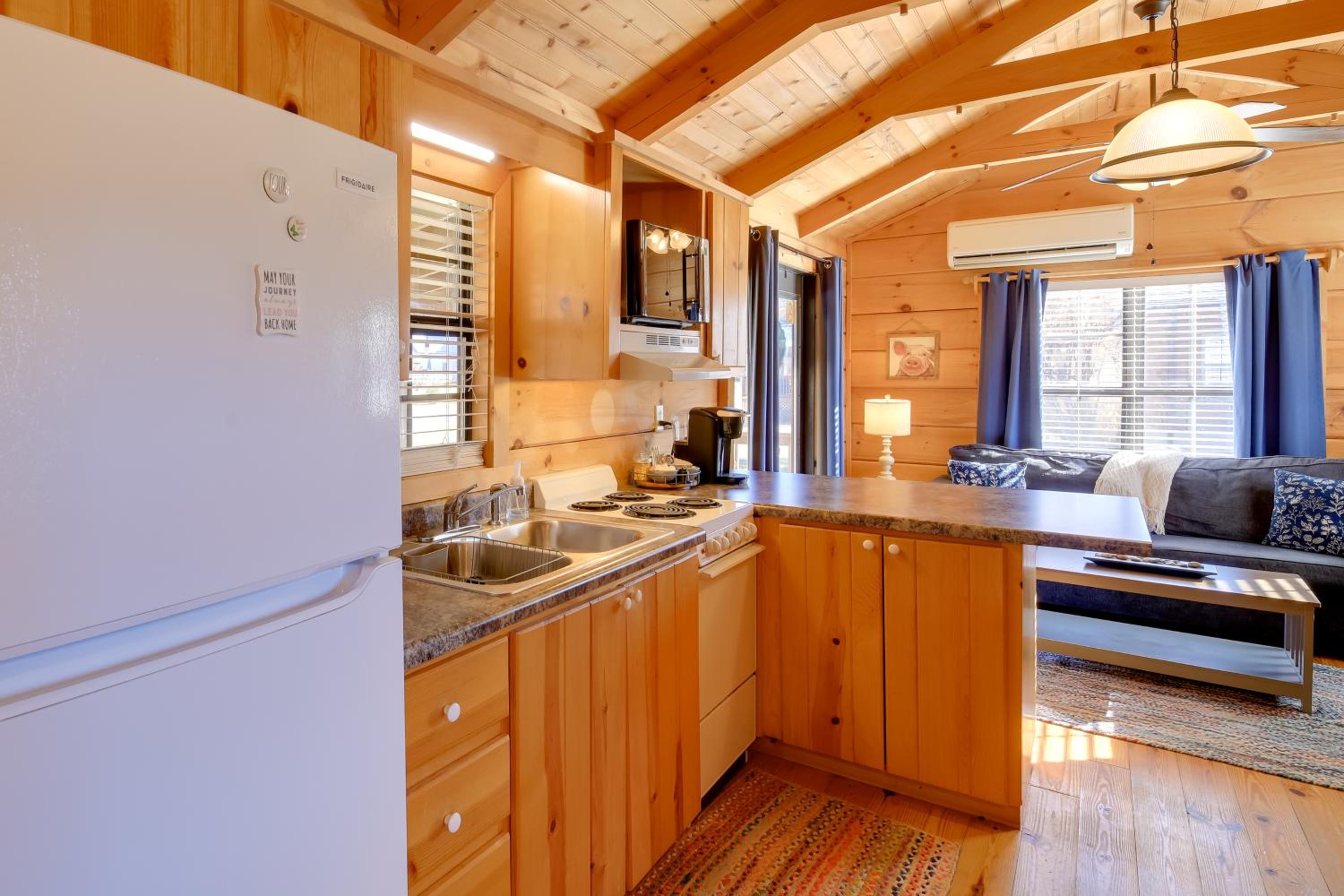 Walk to Dtwn Damascus Cabin with Creek Views!