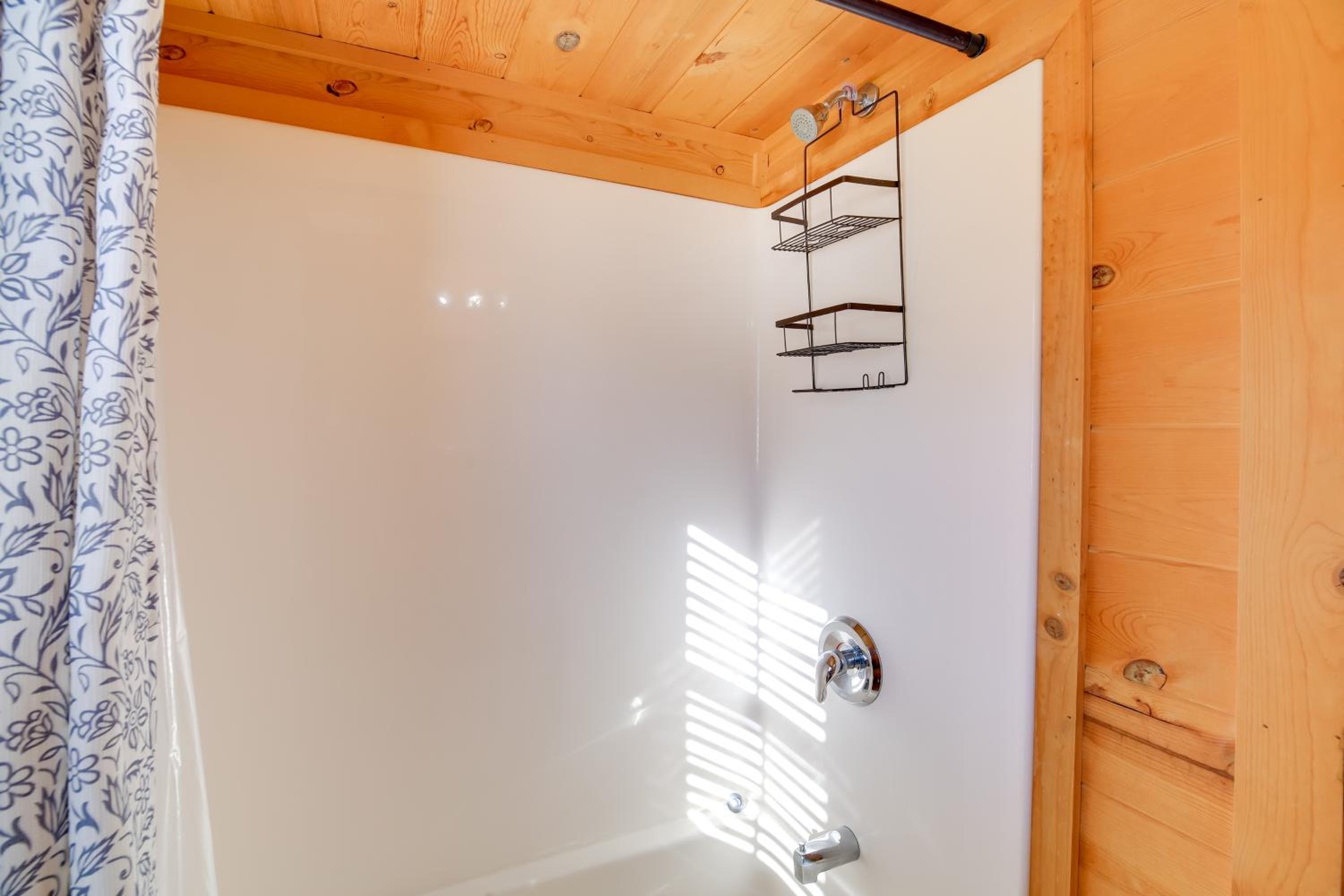 Walk to Dtwn Damascus Cabin with Creek Views!