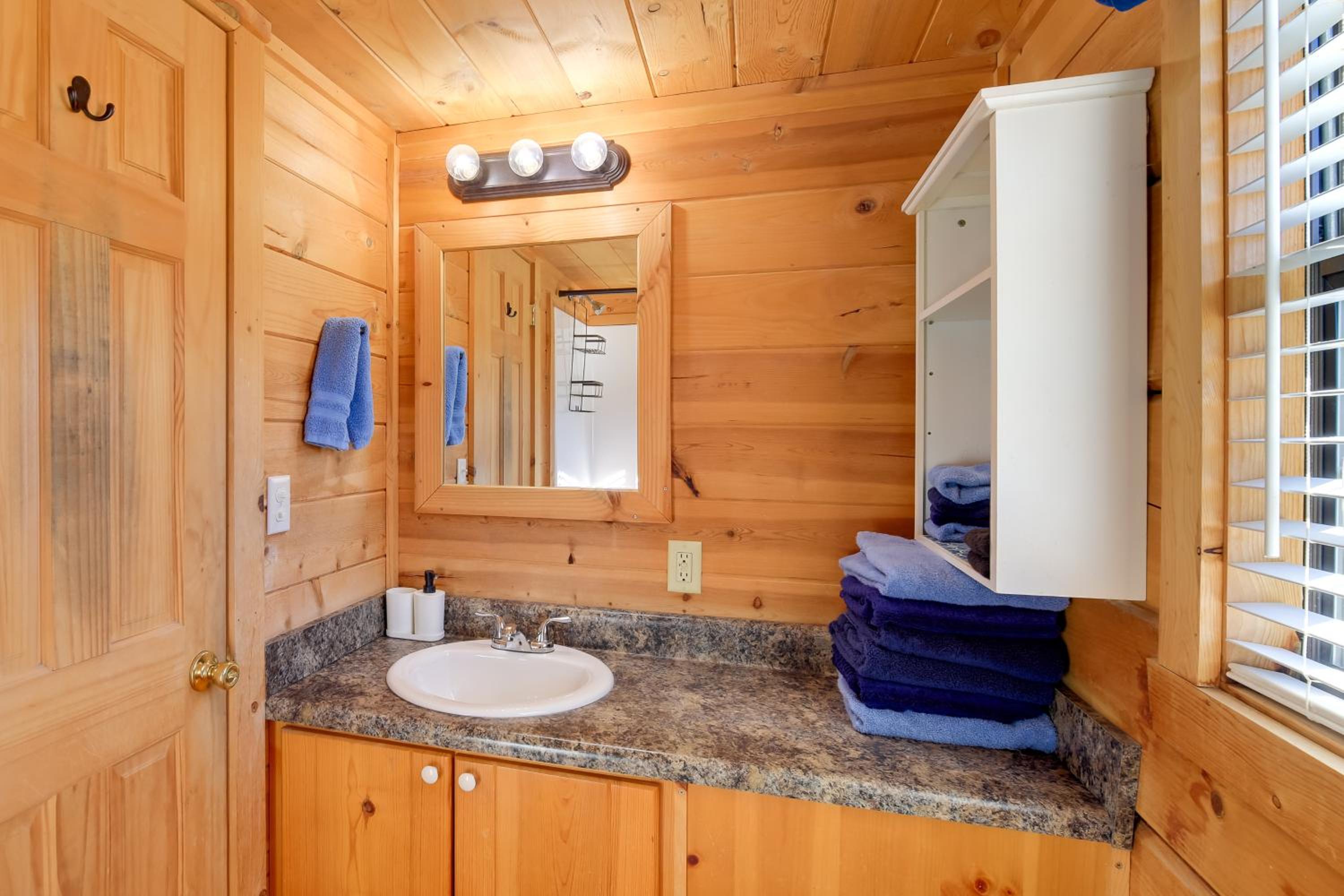 Walk to Dtwn Damascus Cabin with Creek Views!