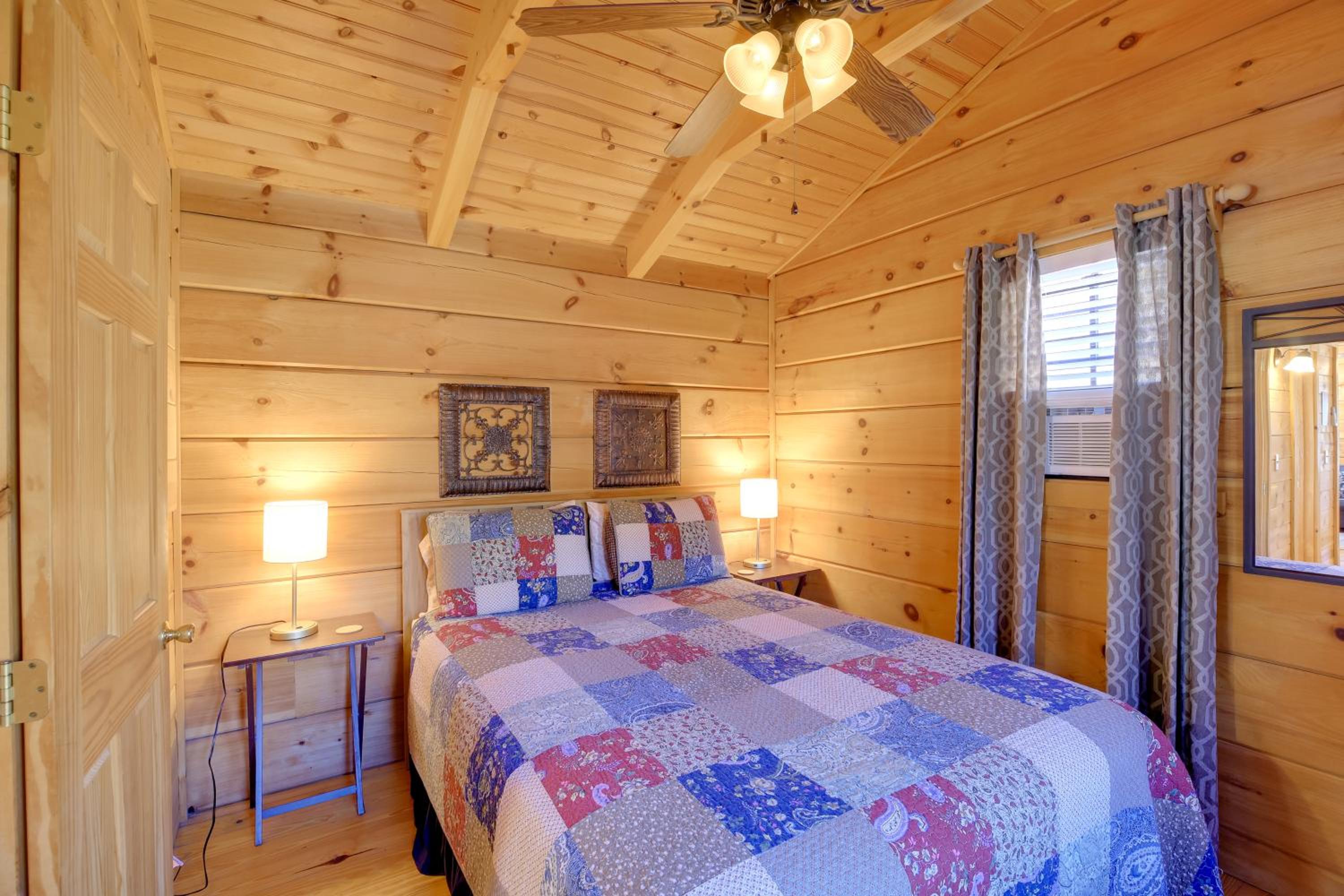 Walk to Dtwn Damascus Cabin with Creek Views!