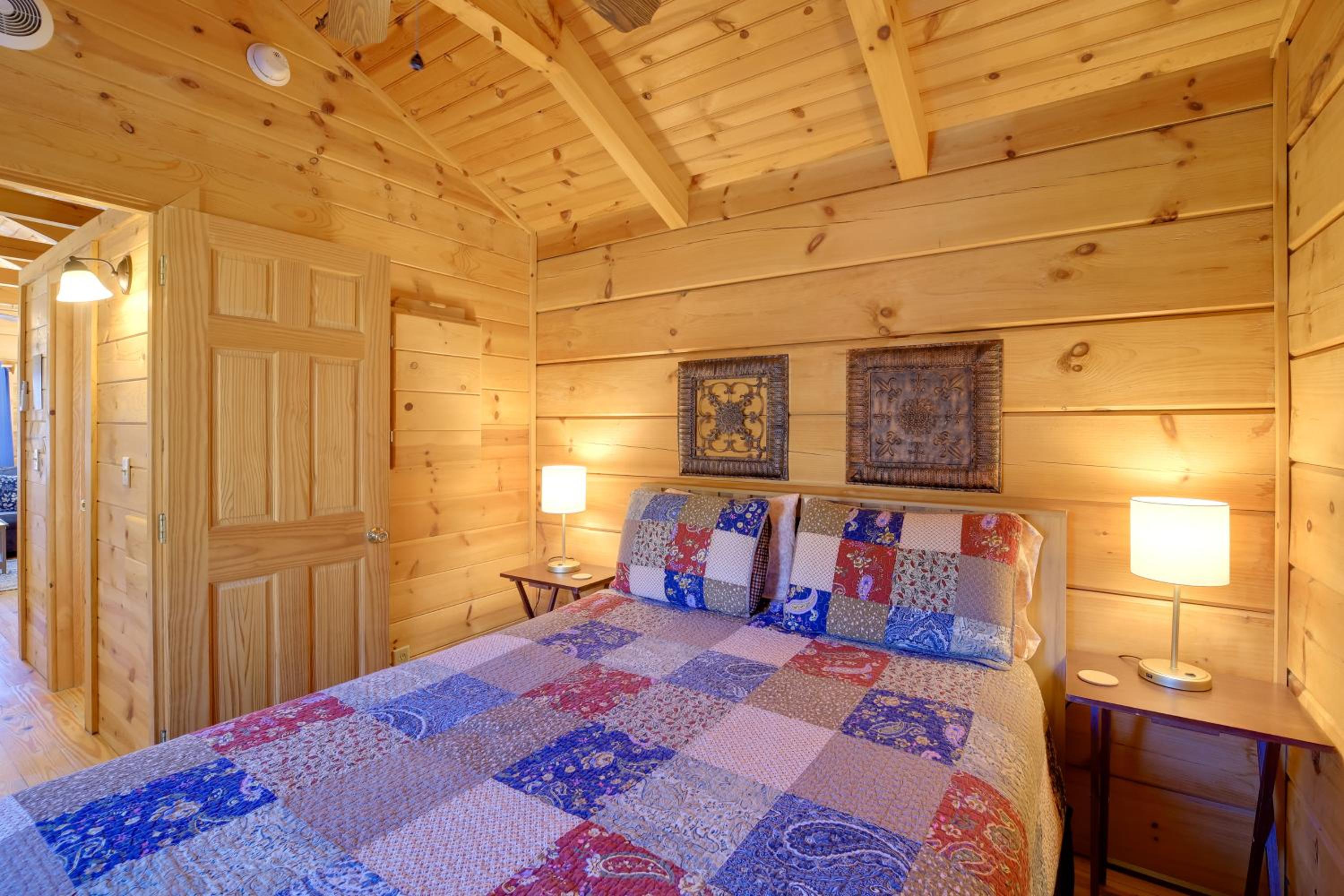 Walk to Dtwn Damascus Cabin with Creek Views!