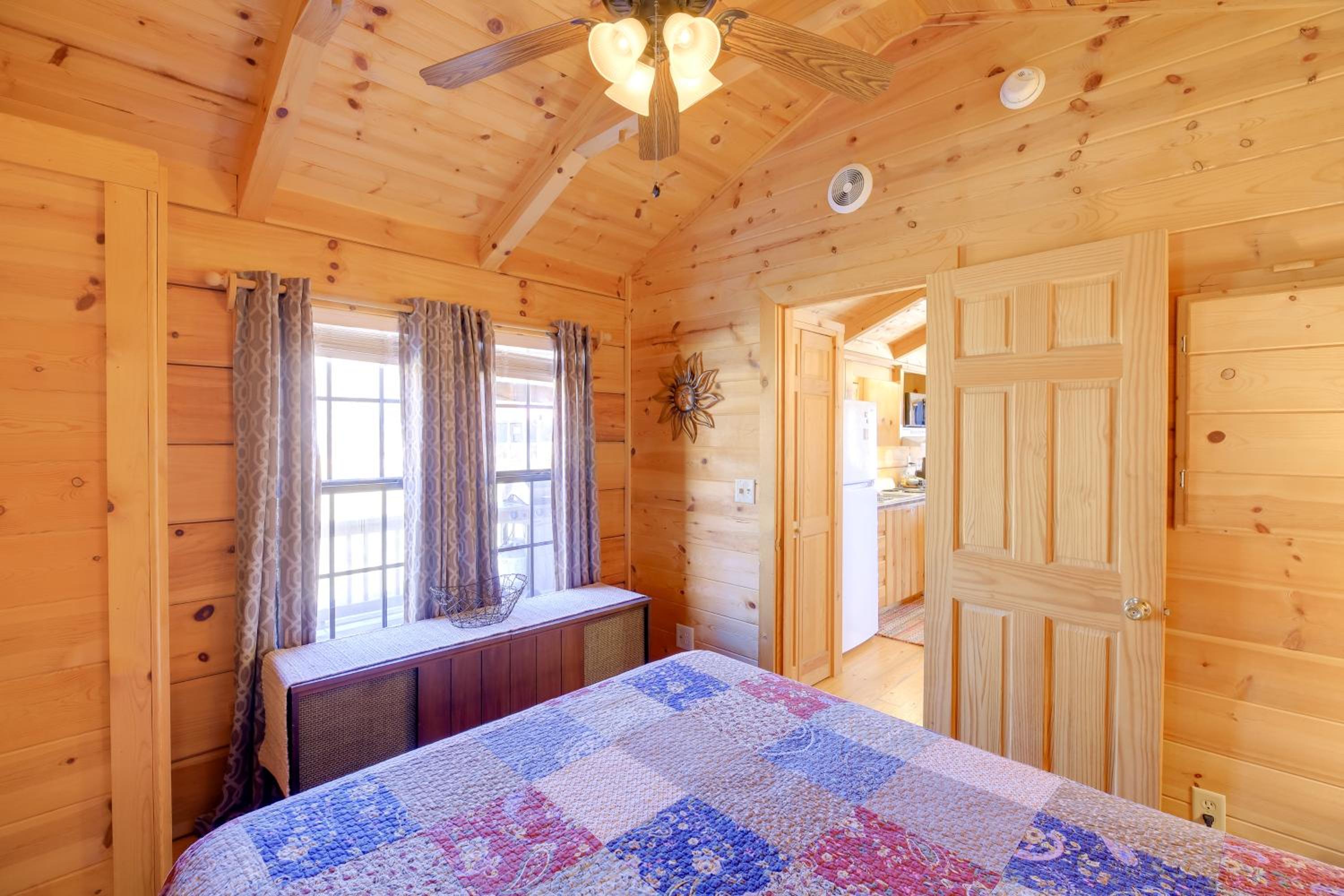 Walk to Dtwn Damascus Cabin with Creek Views!