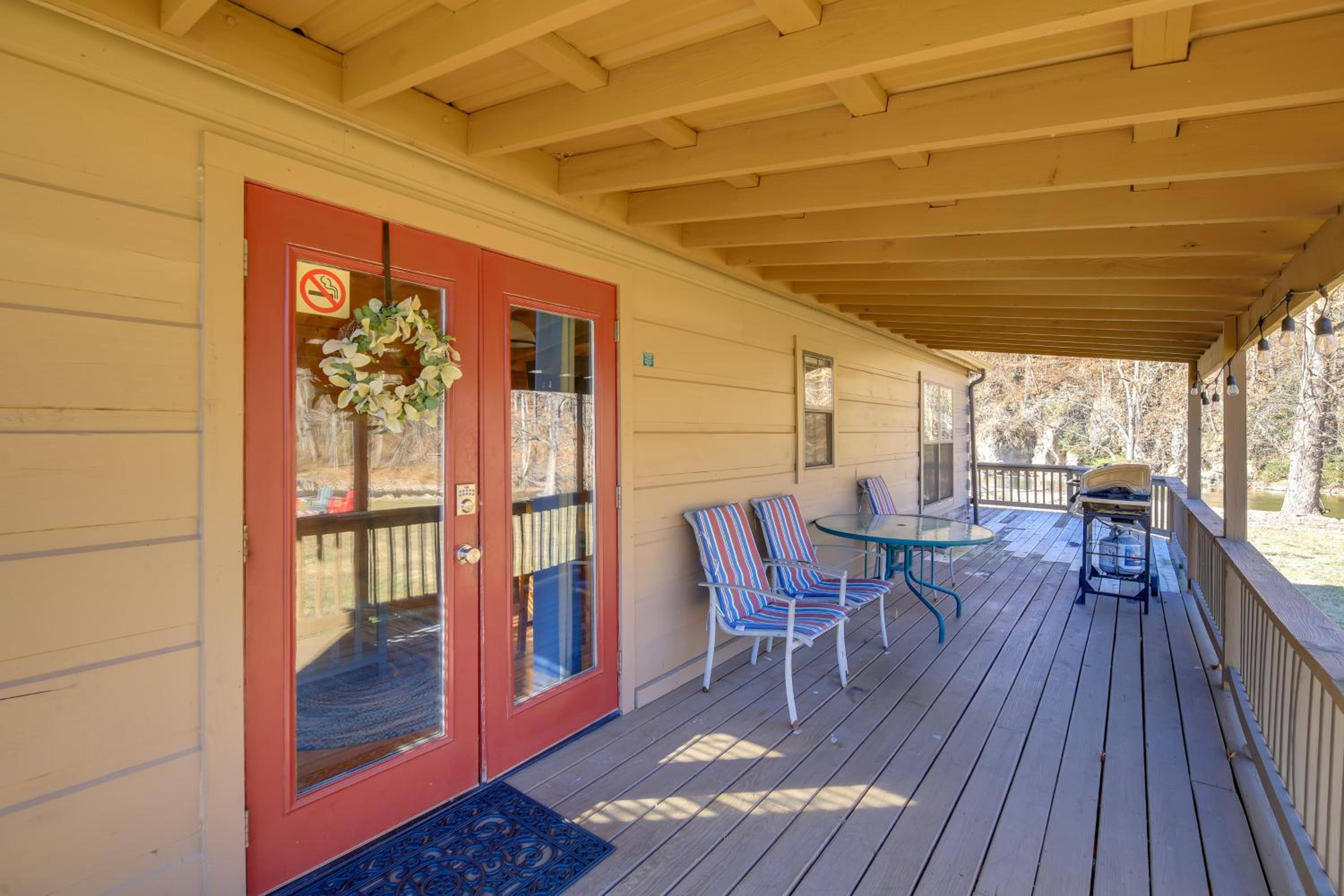 Walk to Dtwn Damascus Cabin with Creek Views!