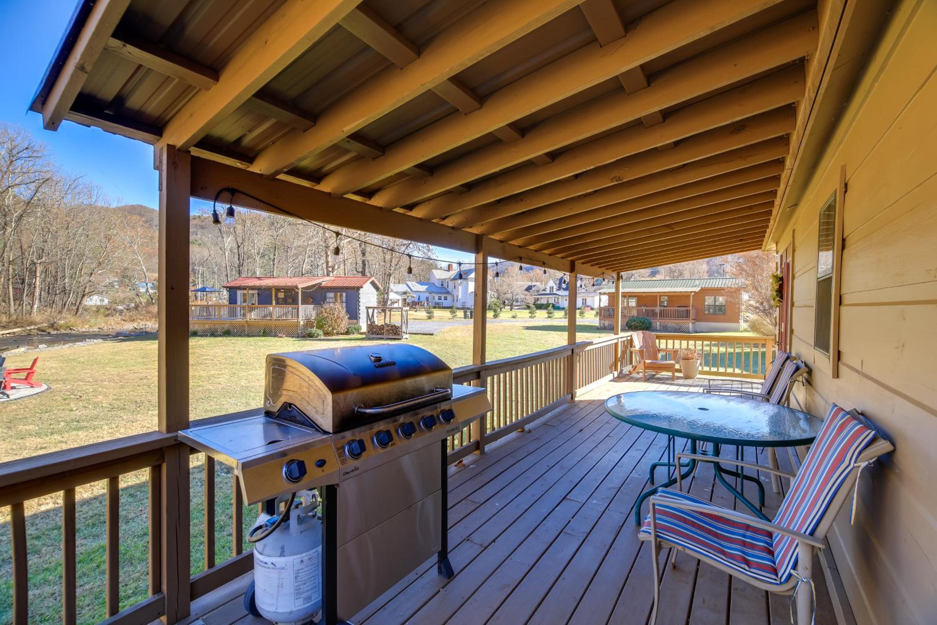 Walk to Dtwn Damascus Cabin with Creek Views!