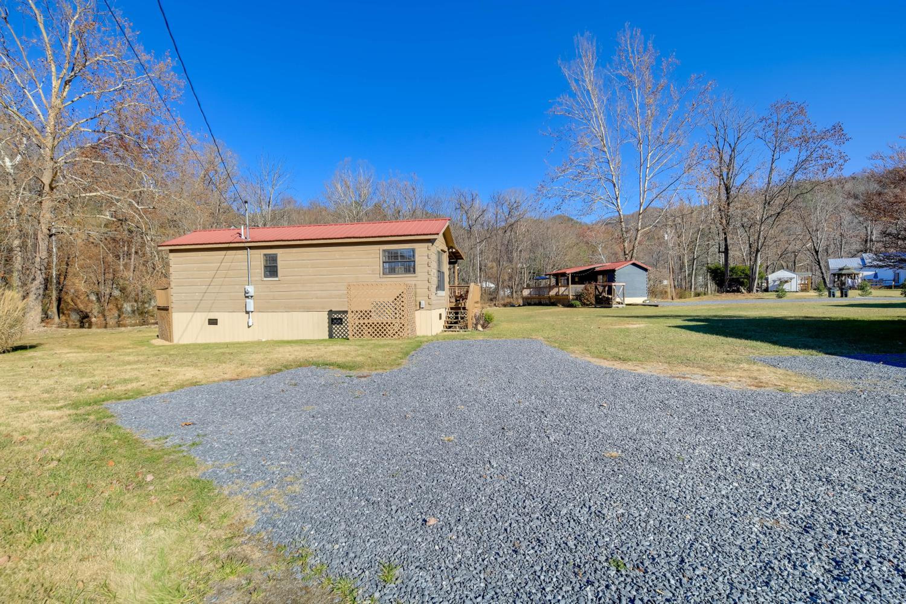 Walk to Dtwn Damascus Cabin with Creek Views!